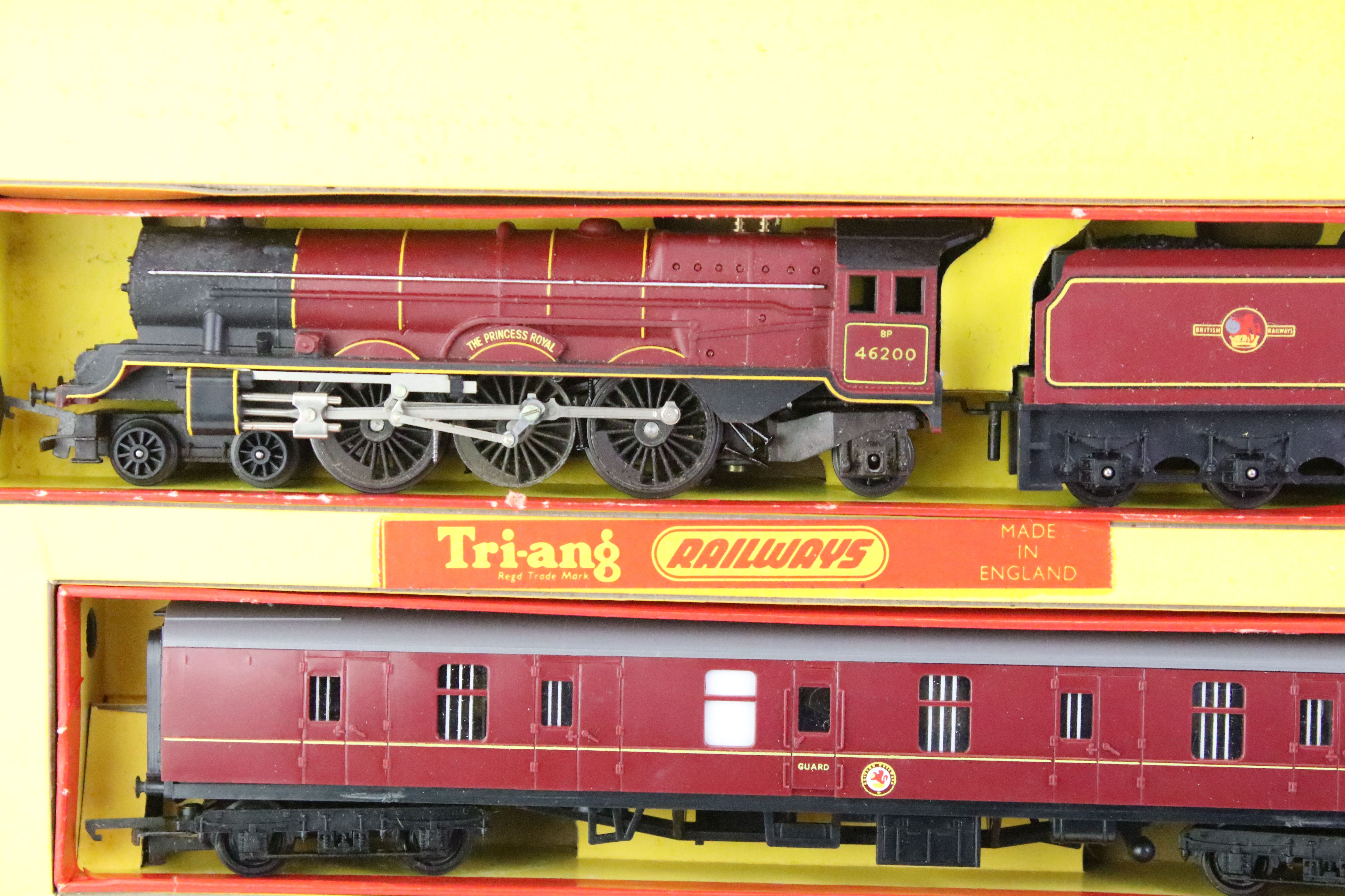 Two boxed Triang OO gauge electric train sets to include RS21 with Princess Victoria locomotive - Image 7 of 7