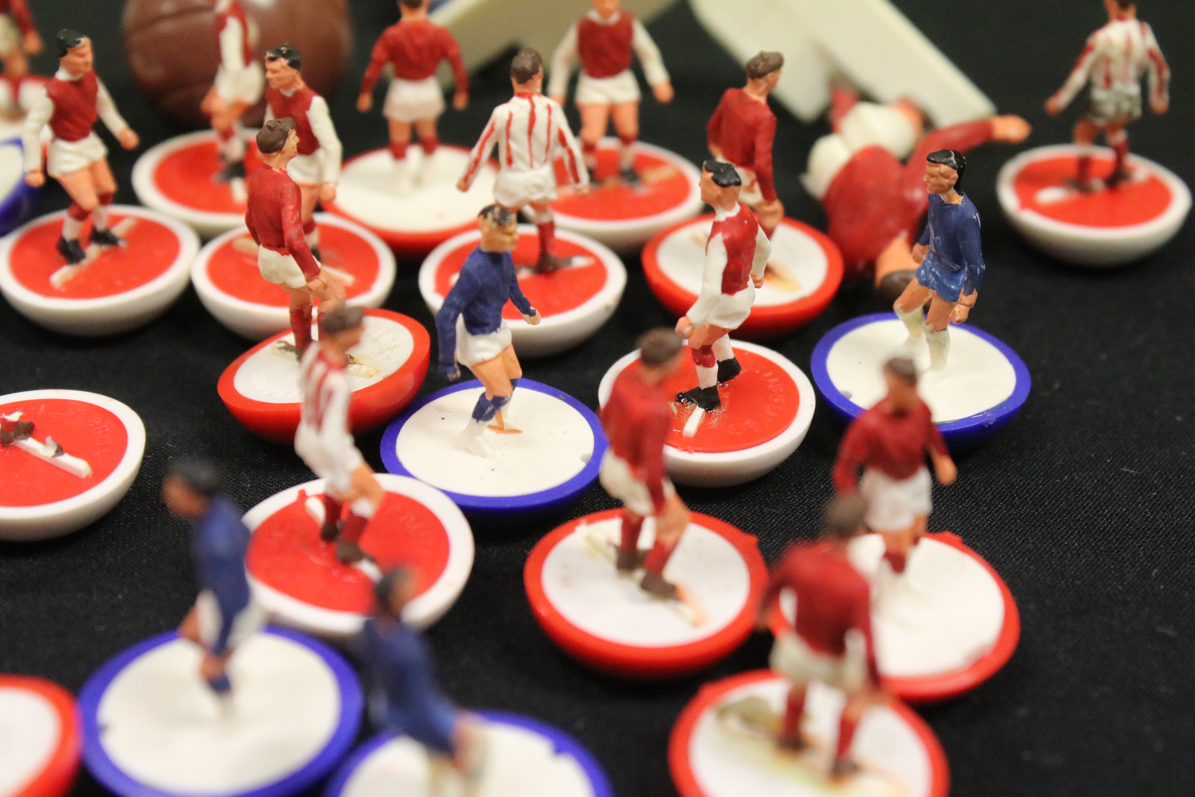 Subbuteo - Collection of mainly HW Subbuteo to include 16 x boxed teams featuring The Arsenal, - Image 30 of 30