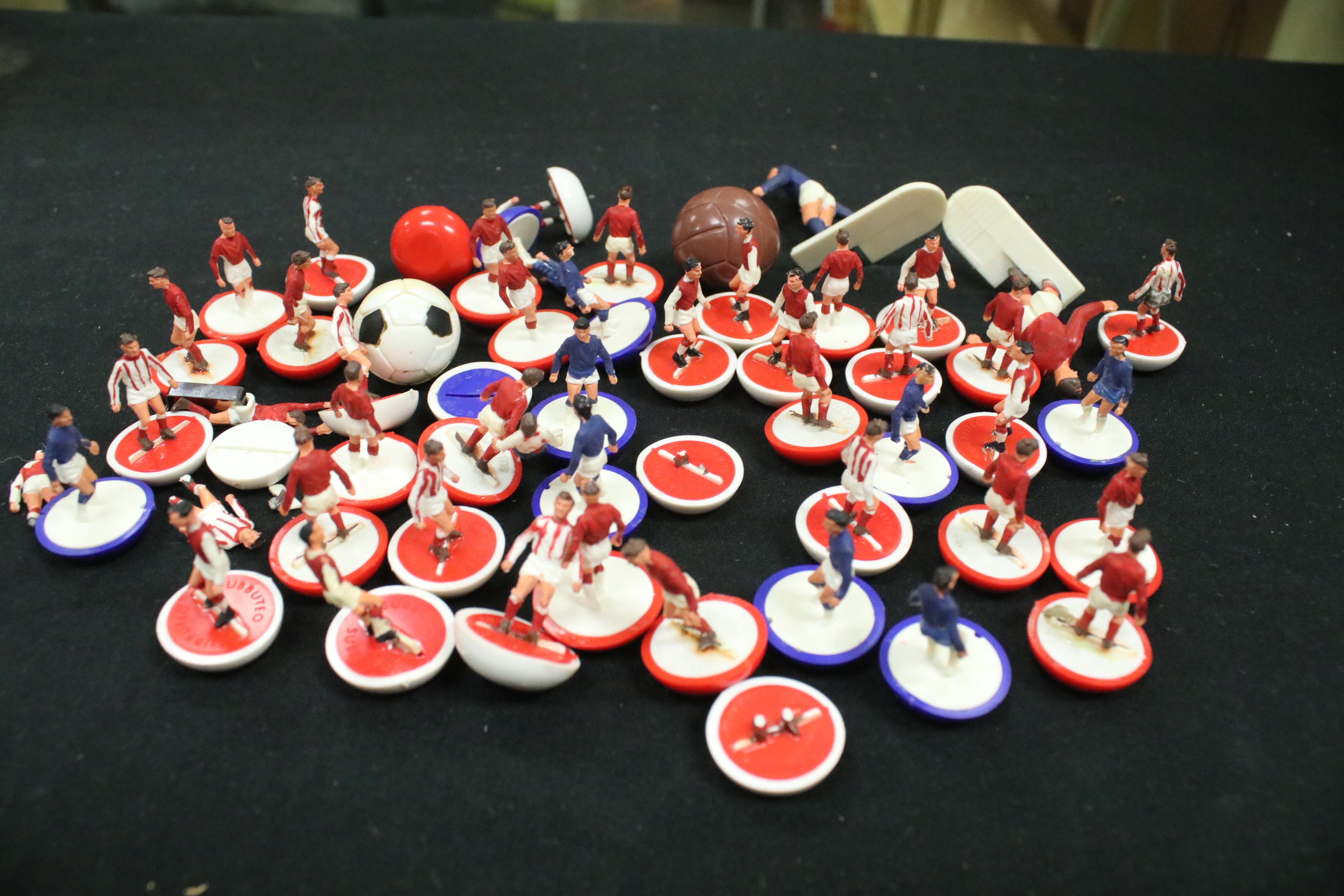 Subbuteo - Collection of mainly HW Subbuteo to include 16 x boxed teams featuring The Arsenal, - Image 28 of 30