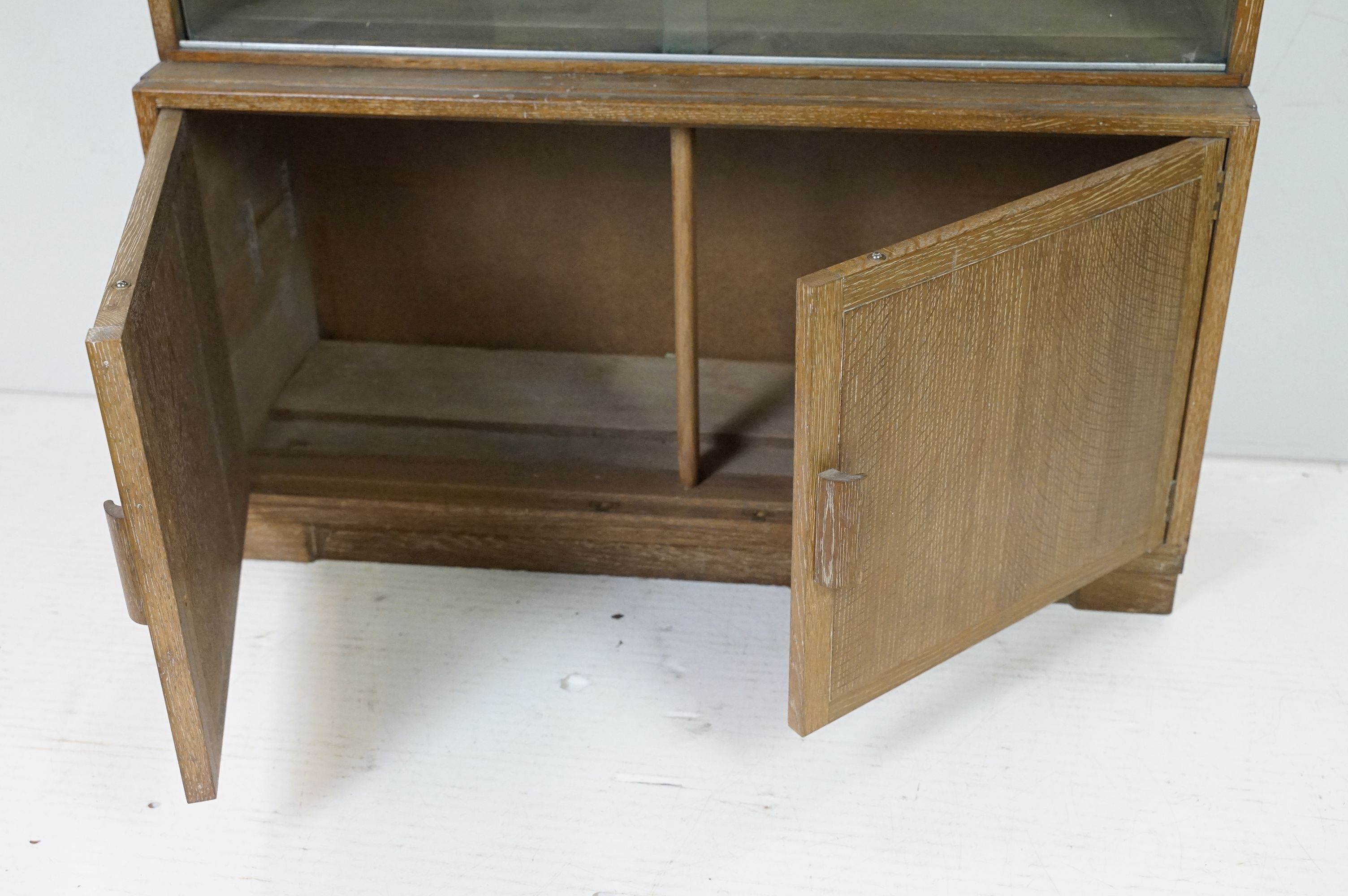 Mid century Oak Four Section Modular Stacking Bookcase, the upper three sections with glass - Image 7 of 9