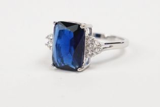 A 925 sterling silver ladies dress ring of classical style with blue centre stone, marked 925 for