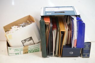 Collection of empty stamp albums, together with a large selection of loose kilo ware world stamps. 2