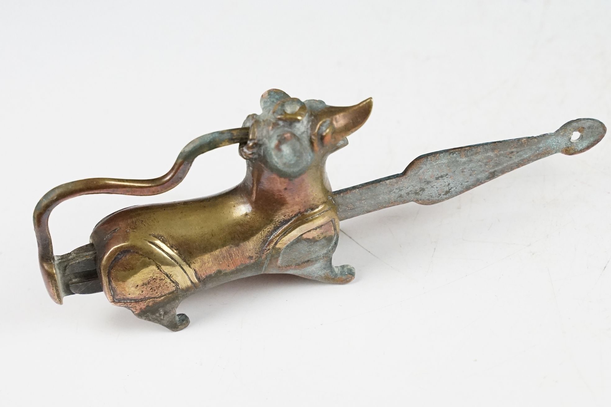 A small group of mixed metal ware to include brass boxes and locks in the form of animals - Image 2 of 5