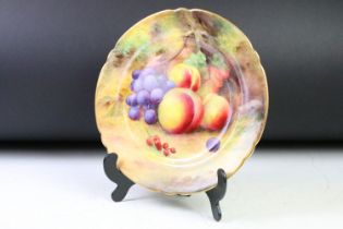 Thomas Lockyer for Royal Worcester - A 20th Century cabinet plate decorated with hand painted