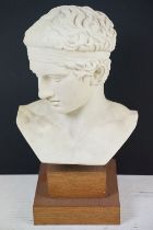 Diadumenos large bust, depicting an Ancient Greek athlete, raised on a two-stepped wooden base,