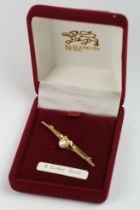 A hallmarked 9ct gold ladies bar brooch with central pearl.