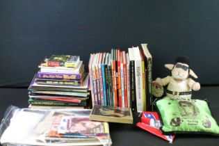 Memorabilia - A Crate of Elvis Special annuals from the 1960s to the 1980s along with other books,