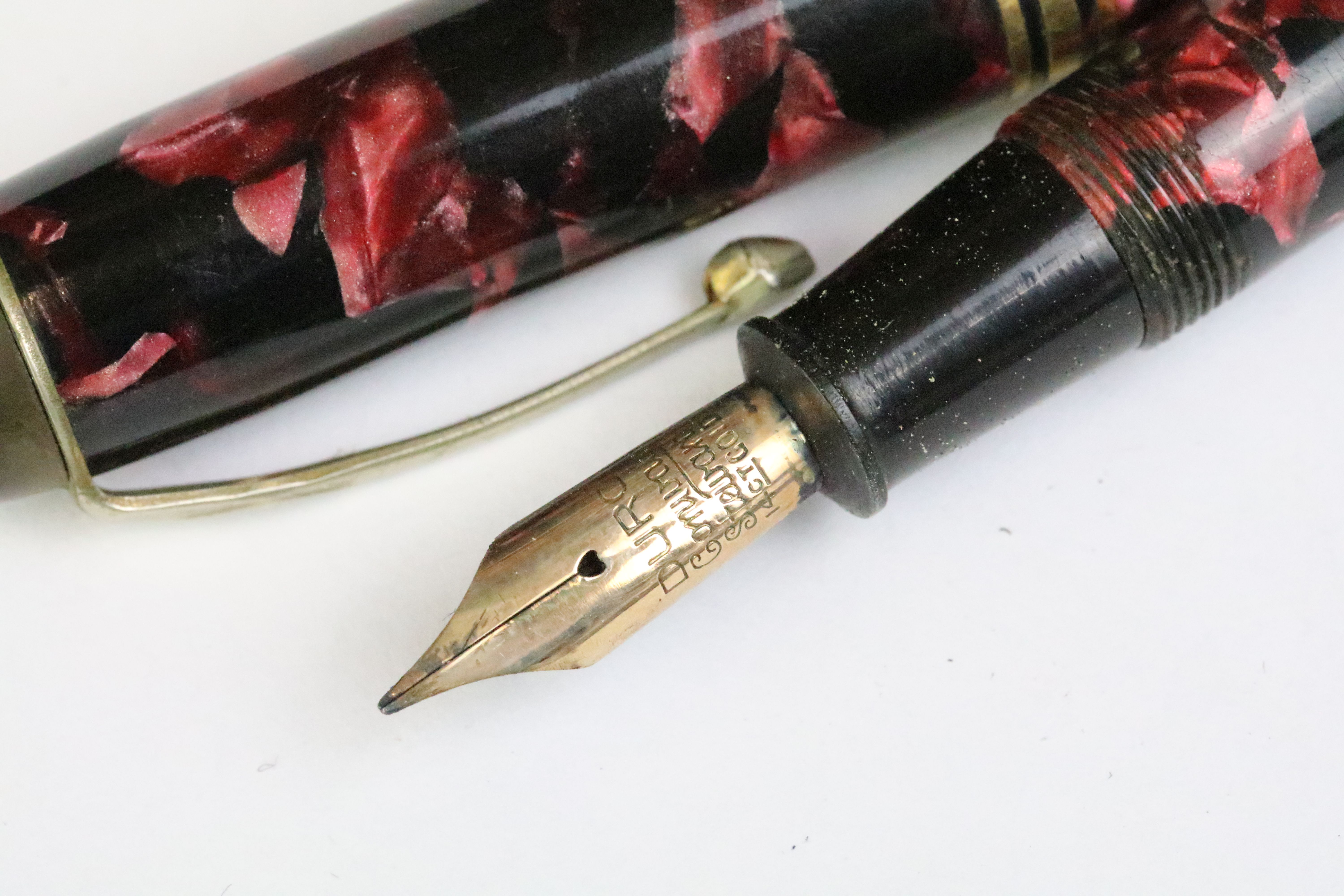 A collection of vintage fountain pens, ballpoint pens and pencils to include Parker examples. - Image 5 of 8