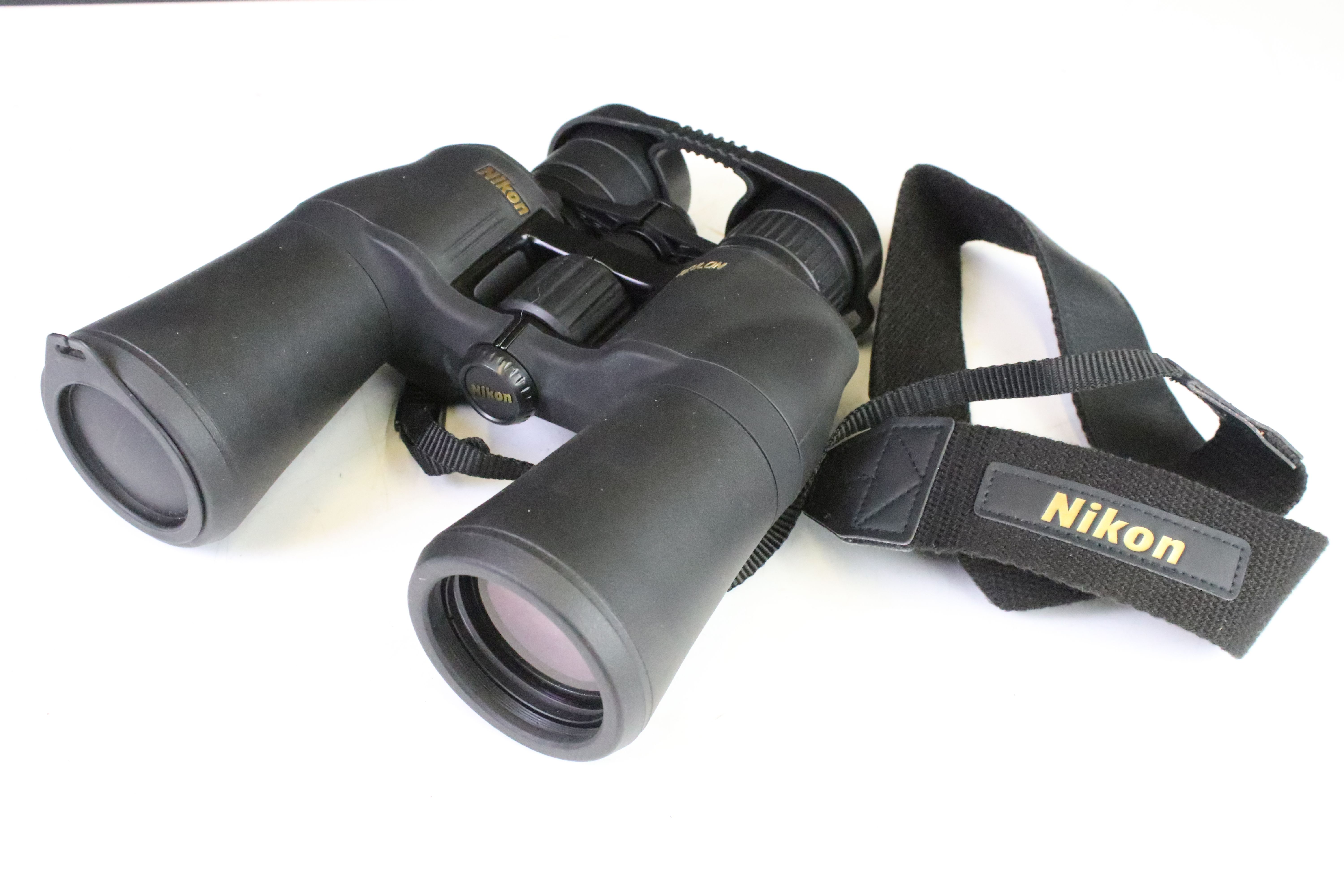 A set of Nikon Aculon A211 10-22x50 binoculars with original case and box. - Image 2 of 4