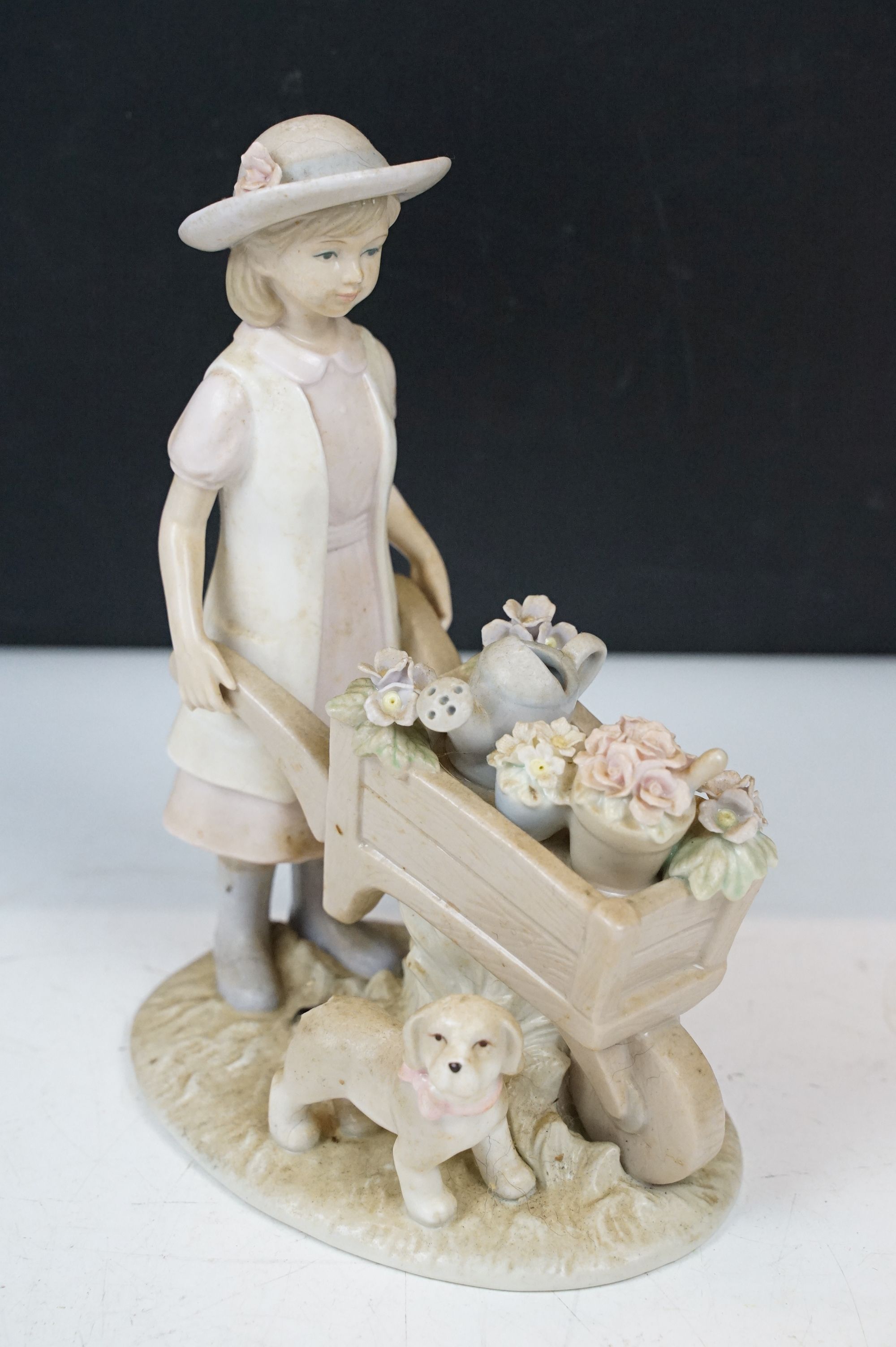 Collection of porcelain figures to include Lladro (6791 Taking a Snooze, 8121 Whispering Breeze, - Image 7 of 10