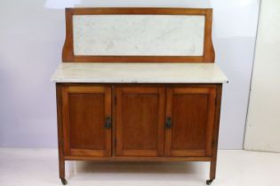 Victorian mahogany washstand, with marble top and marble back above an arrangement of three cupboard