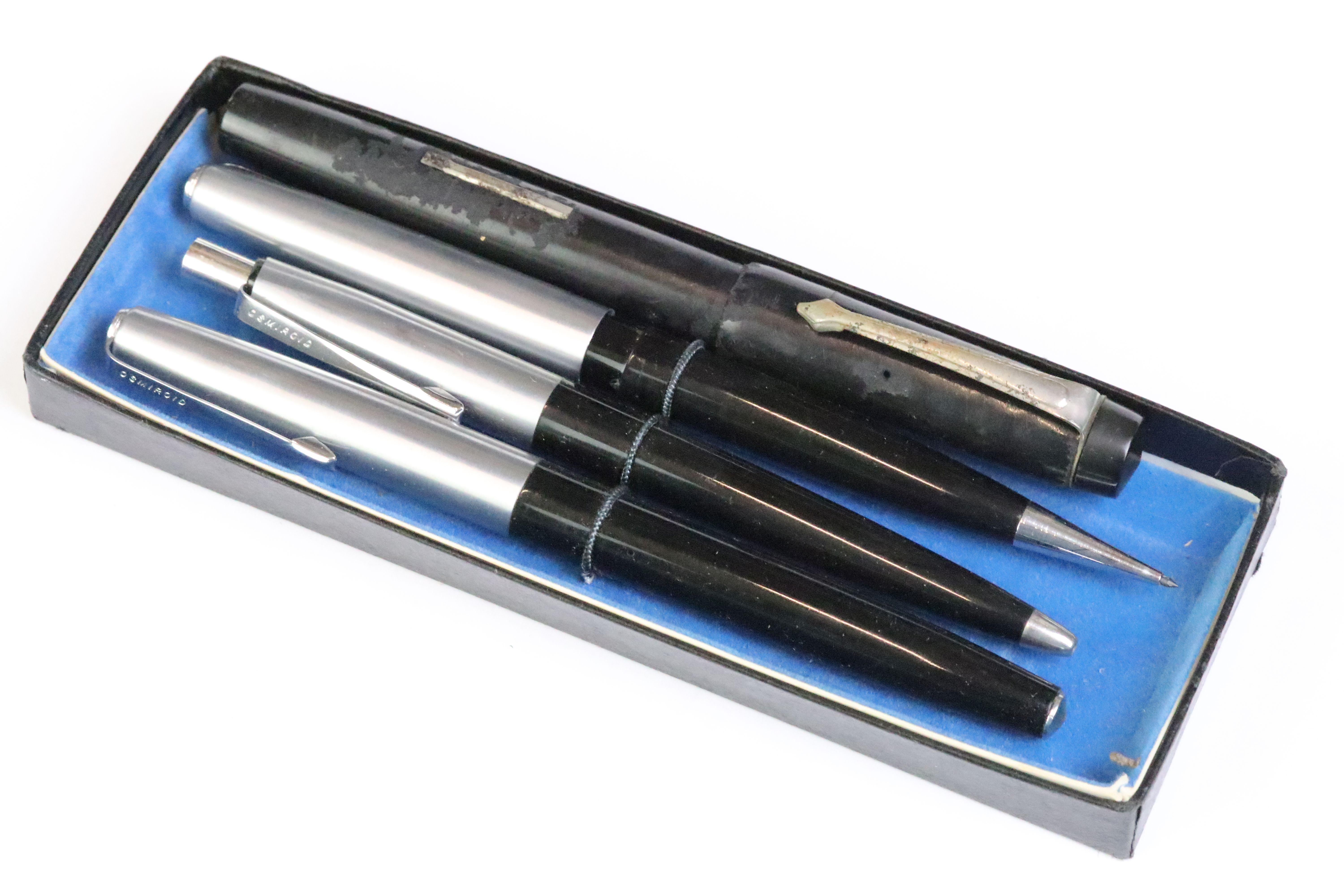 A collection of vintage fountain pens, ballpoint pens and pencils to include Parker examples. - Image 3 of 8