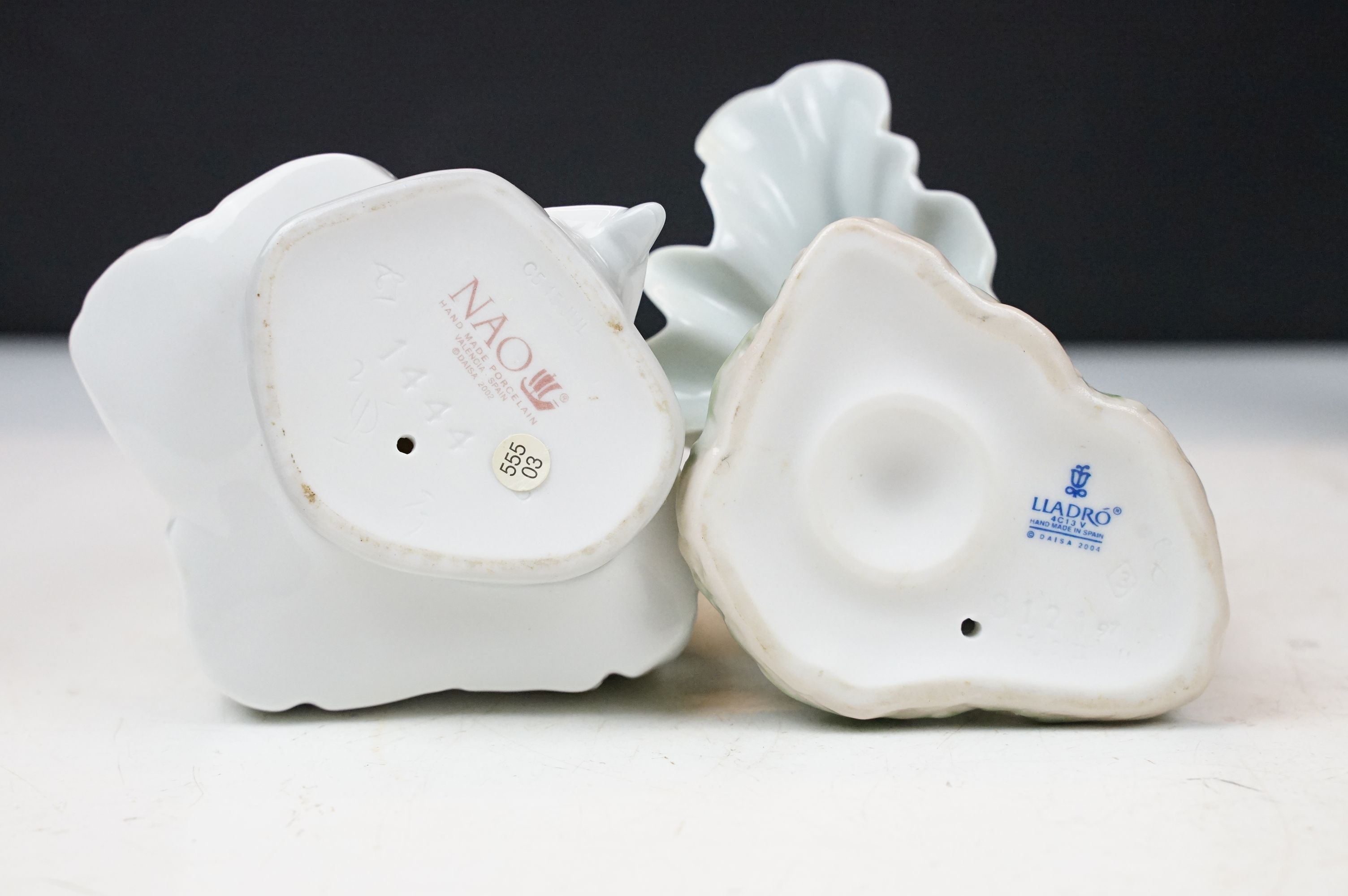 Collection of porcelain figures to include Lladro (6791 Taking a Snooze, 8121 Whispering Breeze, - Image 9 of 10