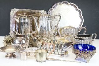 Collection of metalware, to include: Walker & Hall silver plated coffee pot, a hallmarked silver