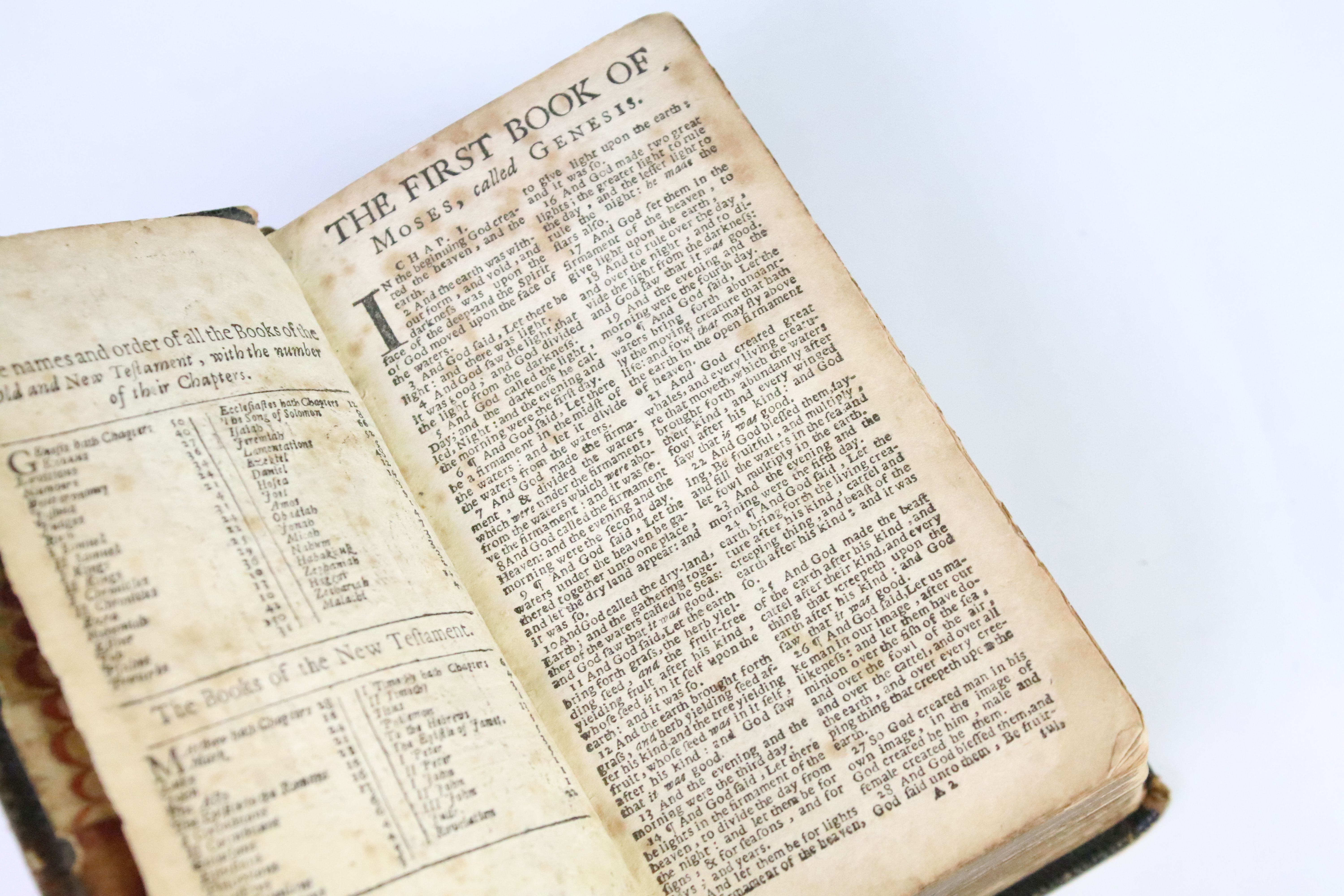 An antique 17th century bible dated 1653 - Image 3 of 5