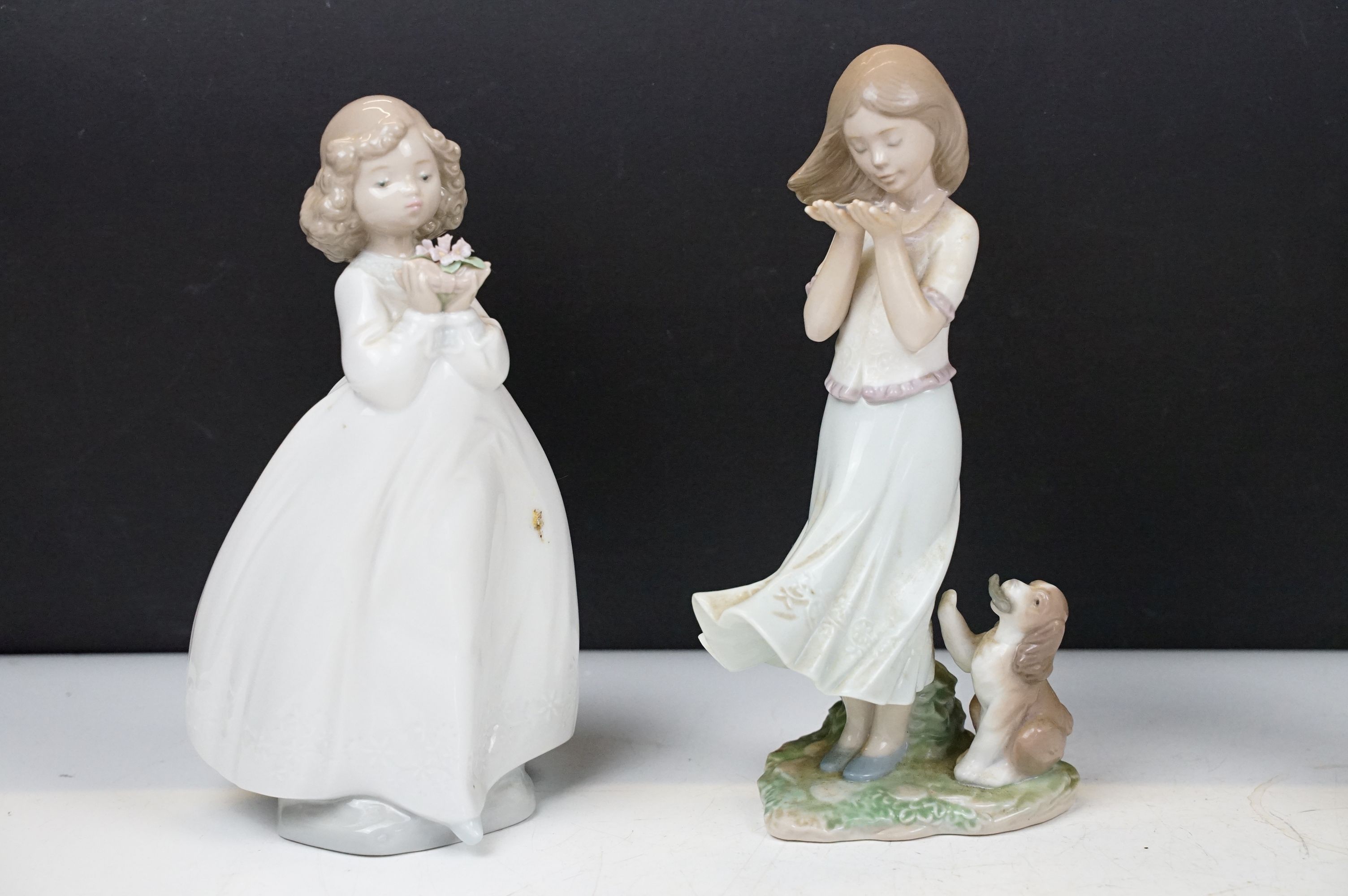 Collection of porcelain figures to include Lladro (6791 Taking a Snooze, 8121 Whispering Breeze, - Image 8 of 10
