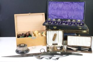 A group of mixed collectables to include a chess set, a collection of cased silver plated cutlery