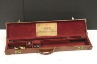 Late 20th Century leather bound gun case with manufacturers label for F Beesley, London SW1. The