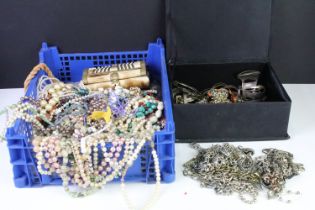 A collection of mixed costume jewellery to include beaded necklaces and a quantity of white metal