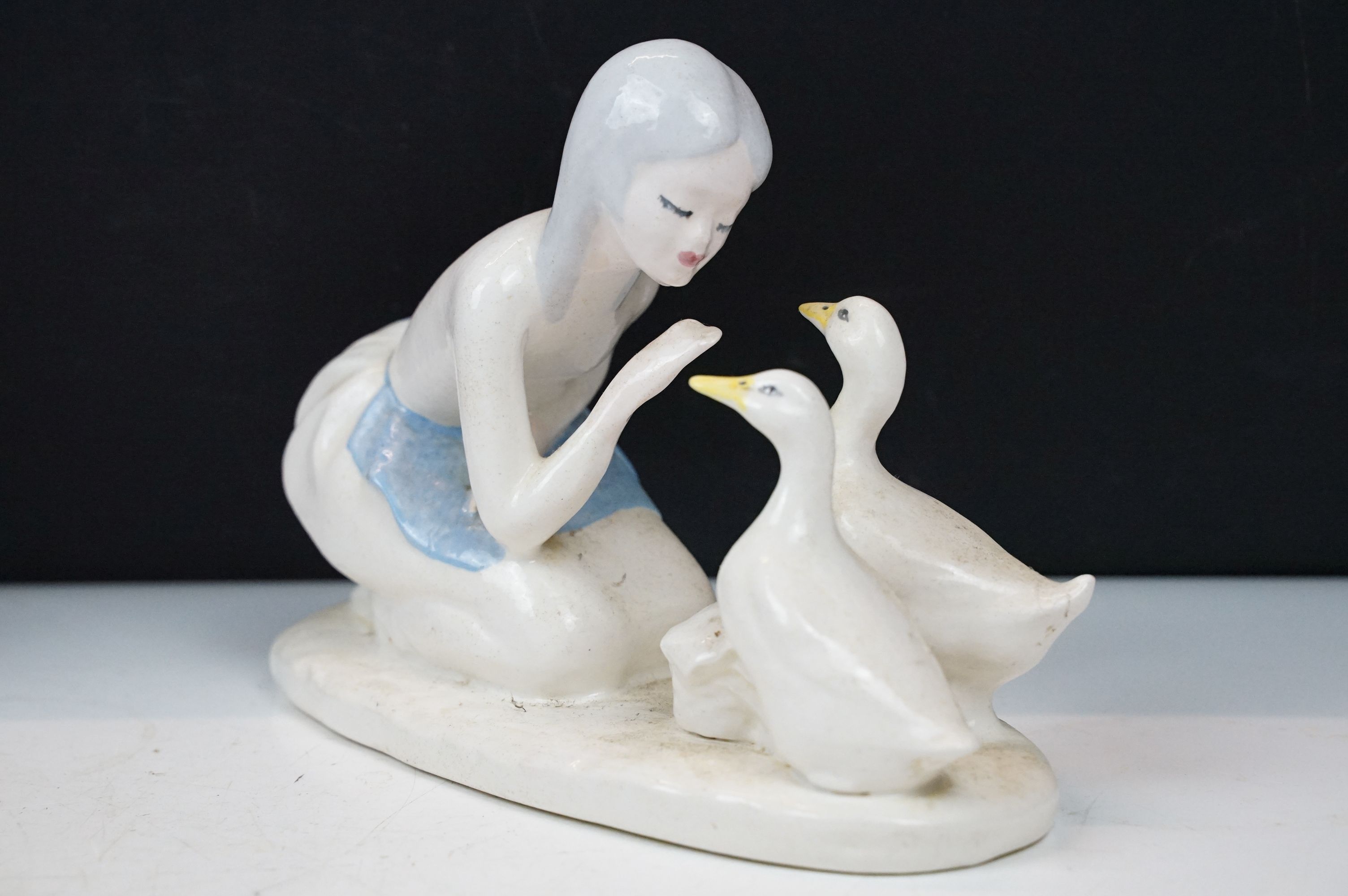 Collection of porcelain figures to include Lladro (6791 Taking a Snooze, 8121 Whispering Breeze, - Image 2 of 10