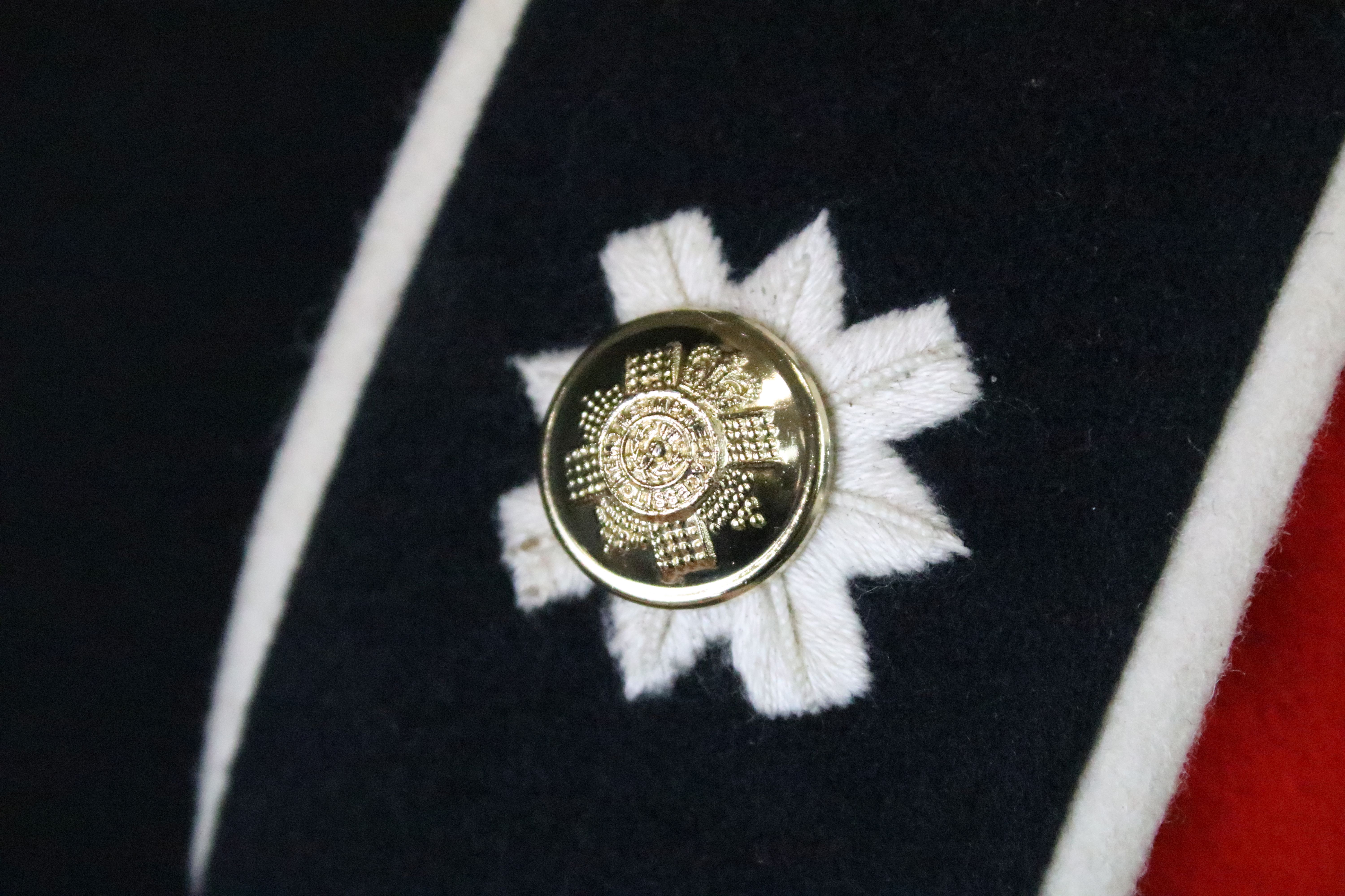 A British Military Scots Guards Regimental red tunic with embroidered collar and queens crown - Image 3 of 7