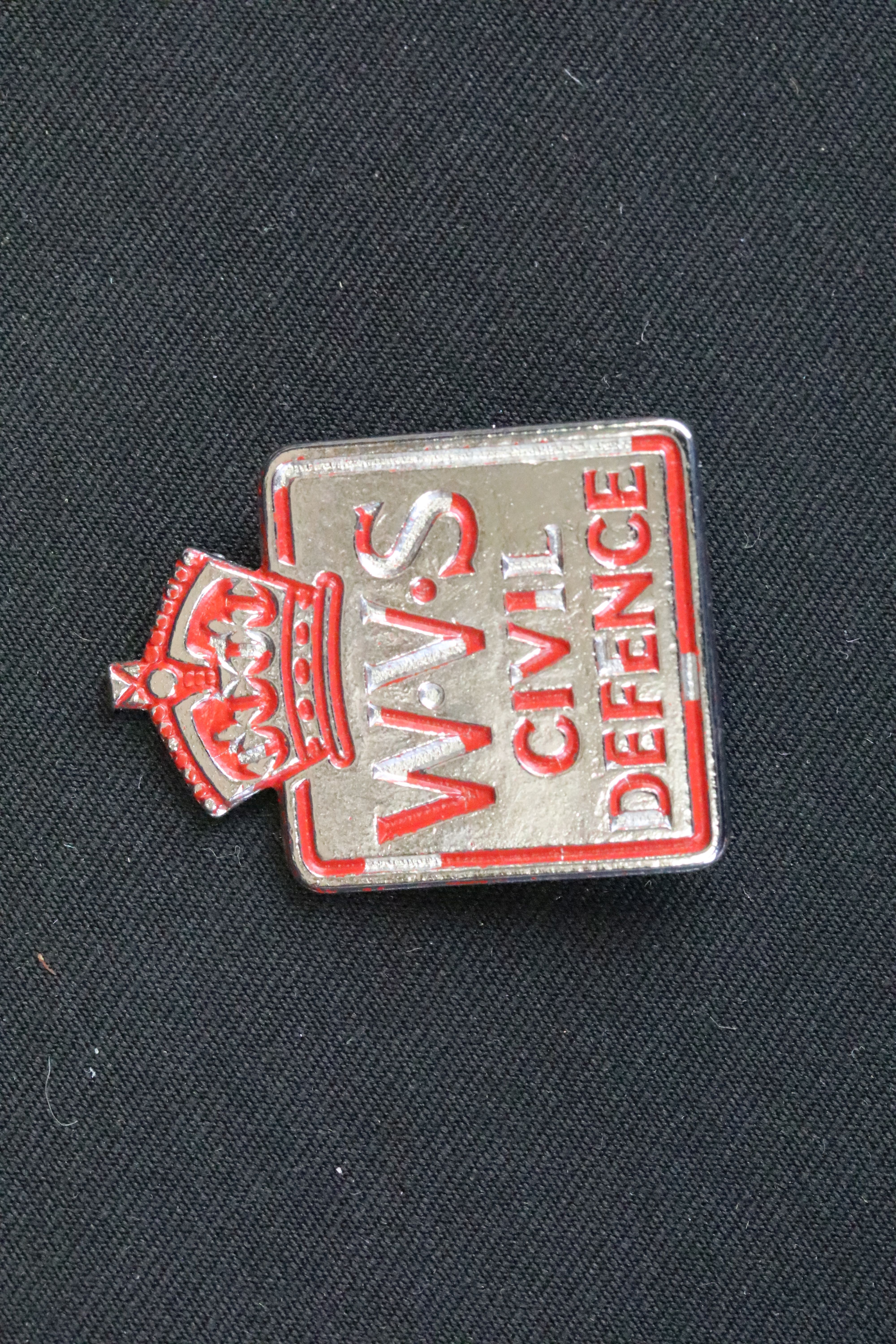 A small group of British World War Two era badges to include silver examples. - Image 2 of 9