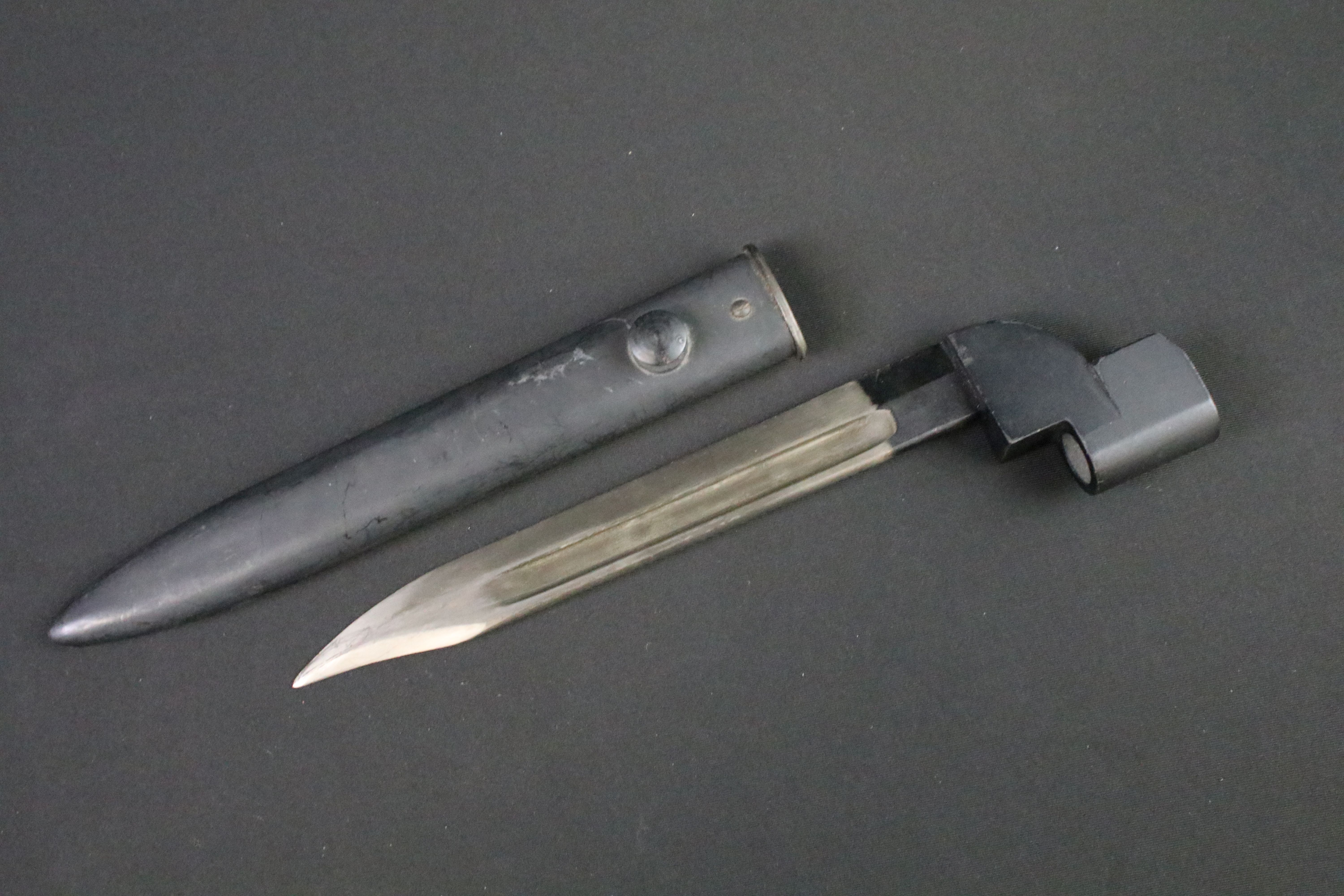 A British Lee Enfield No.9 MK.1 bayonet complete with scabbard.