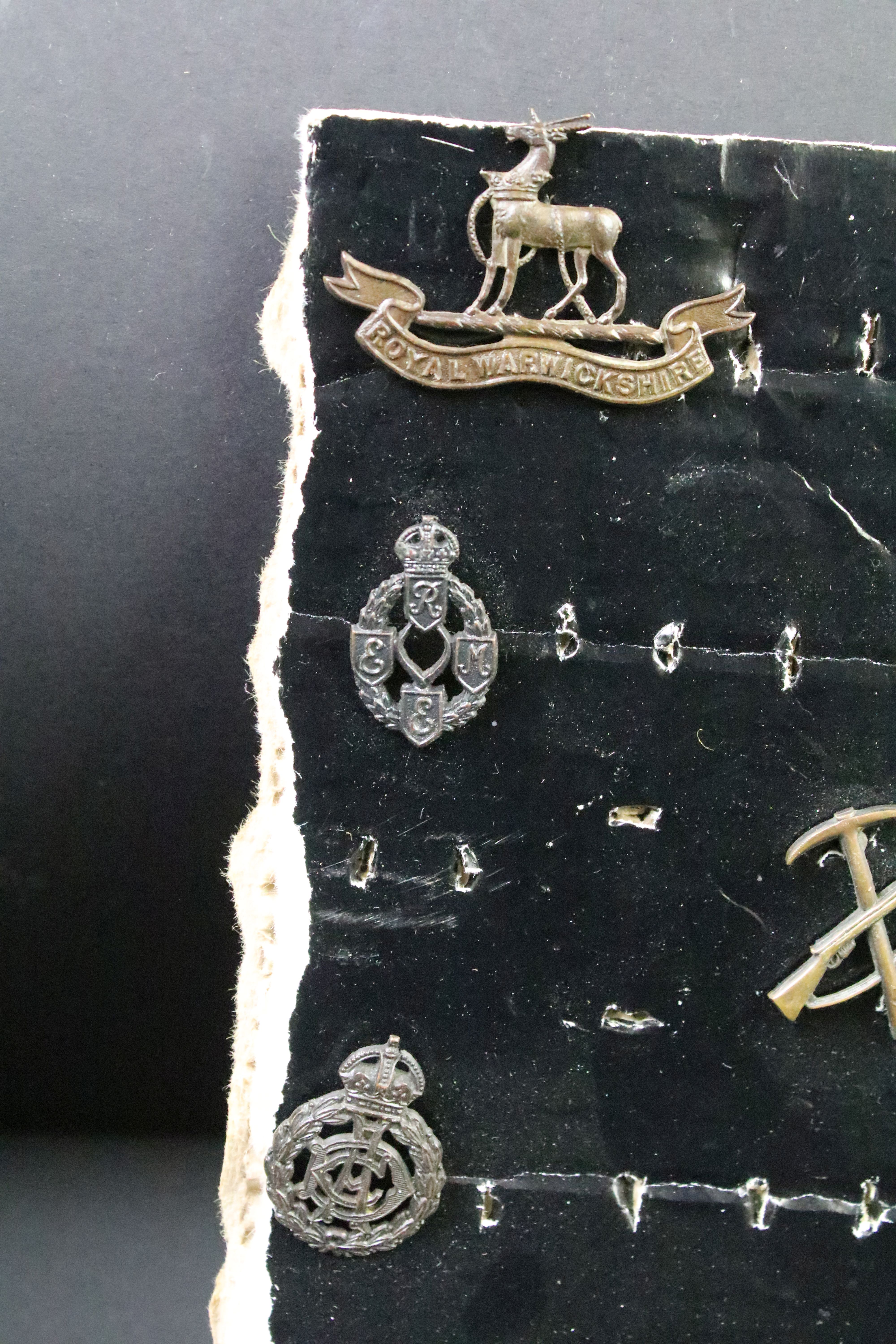 A collection of British military regimental cap and collar badges to include the King Somerset Light - Image 3 of 12