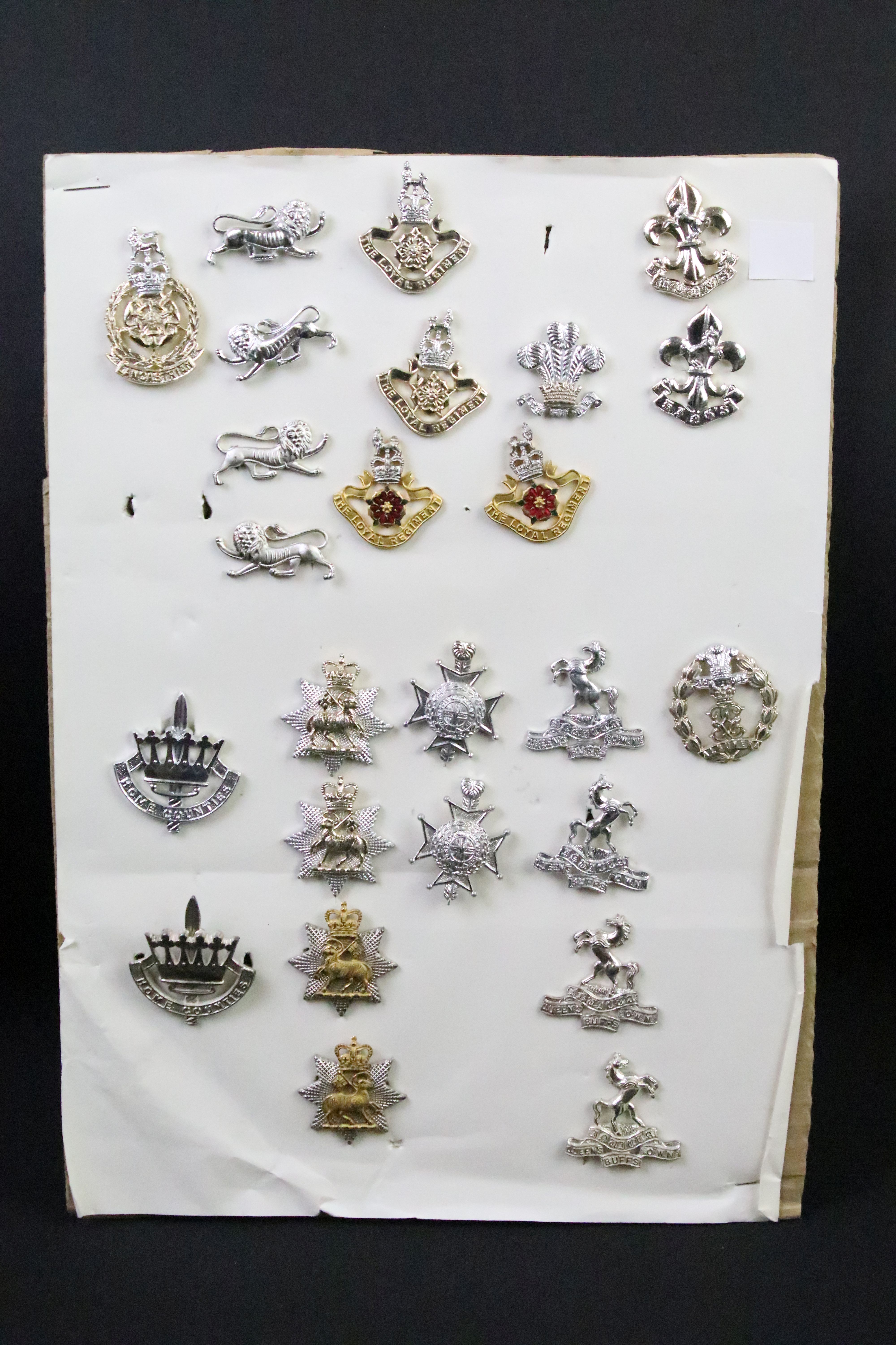 A collection of British military regimental cap and collar badges to include the Somerset Light - Image 8 of 13
