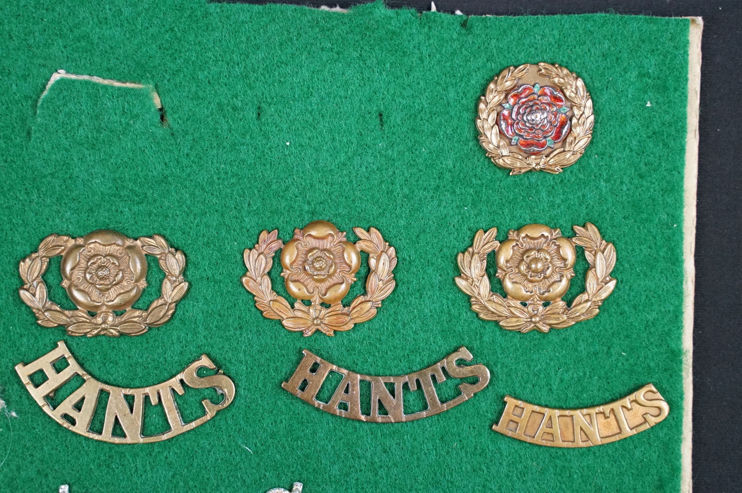 A collection of British The Hampshire Regiment cap badges, collar badges and shoulder titles to - Image 6 of 9