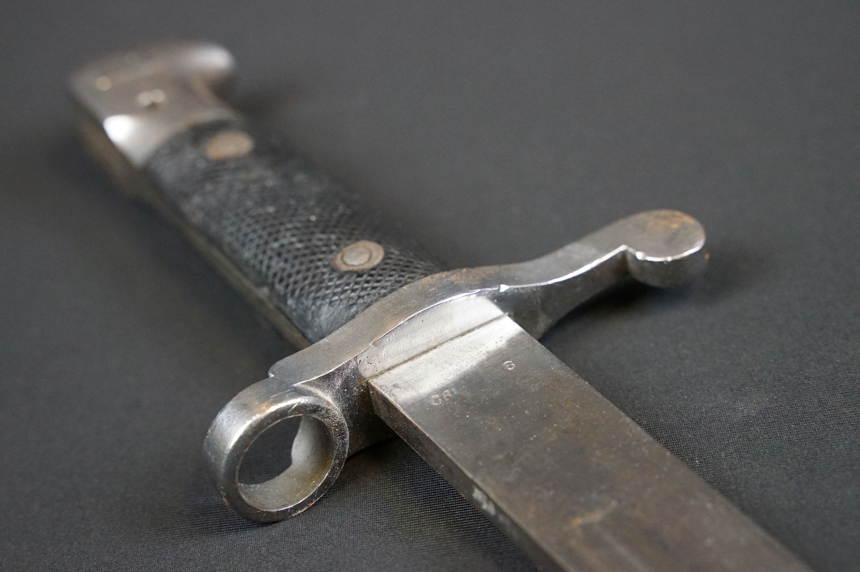 A British bayonet with good clear markings to the blade complete with scabbard and white leather - Image 7 of 16