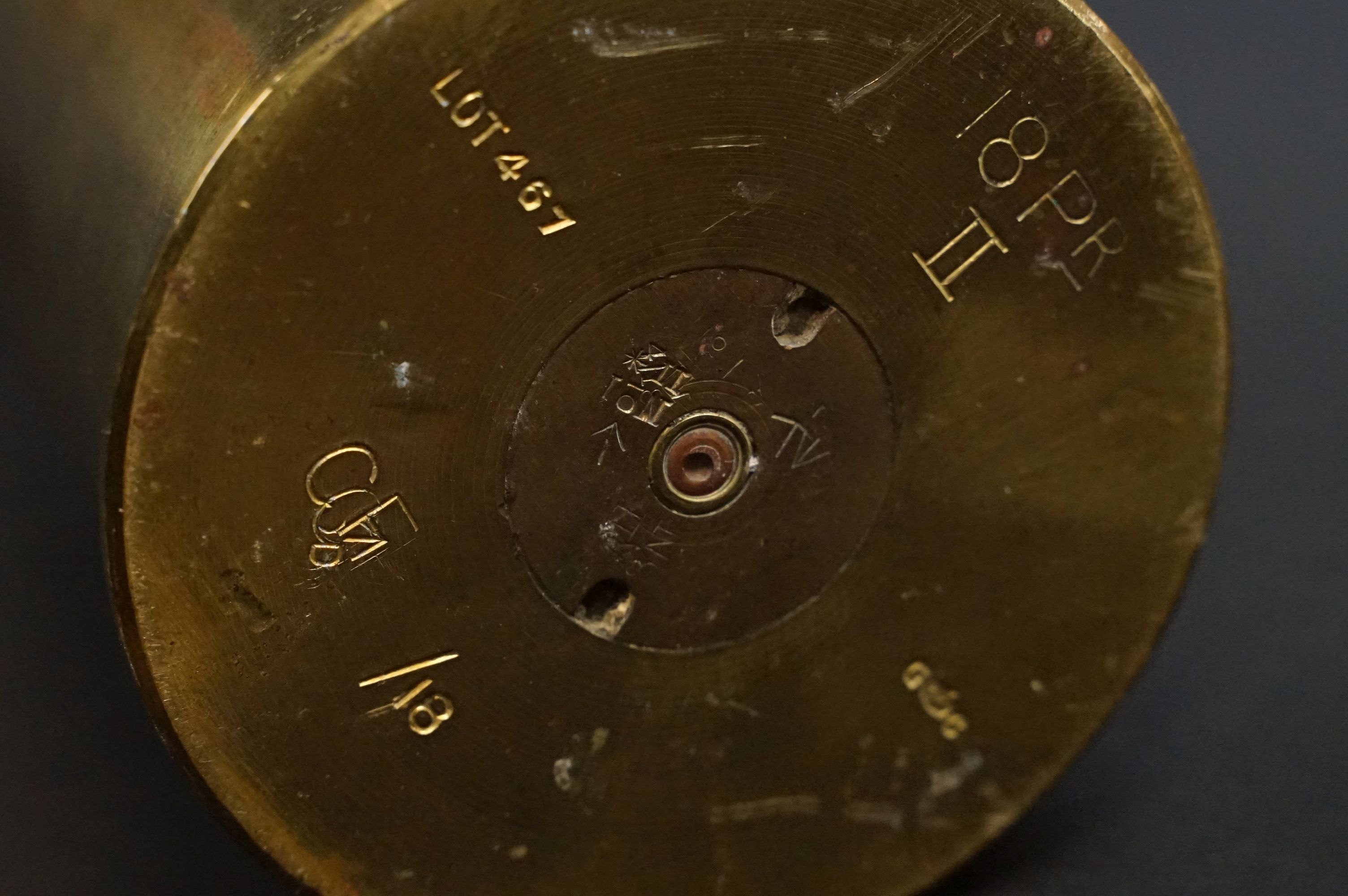 An 18lb shell brass shell case complete with fuse end. - Image 6 of 6