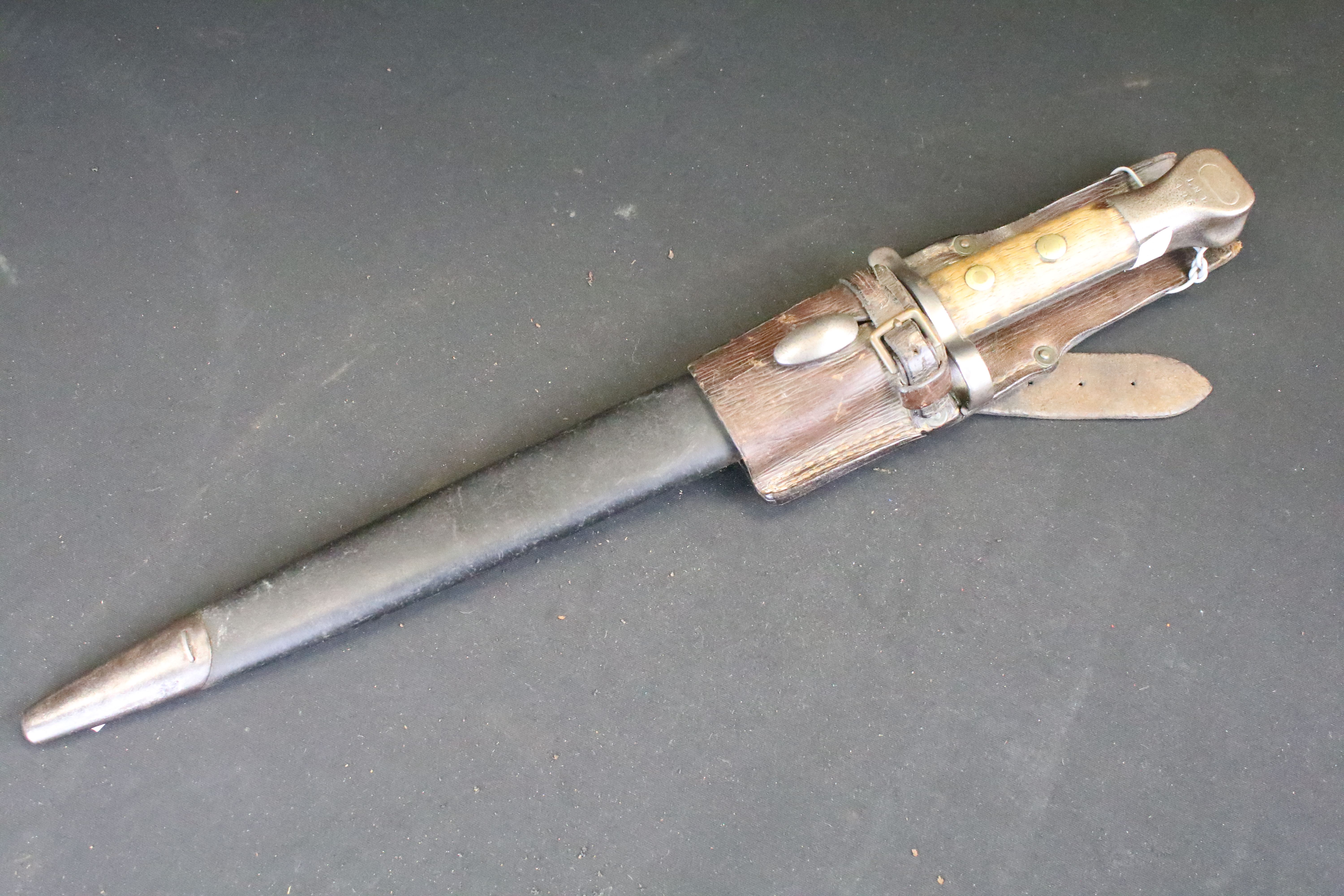 A Victorian Lee Metford bayonet, nice clear markings to the blade, complete with scabbard and frog. - Image 5 of 5