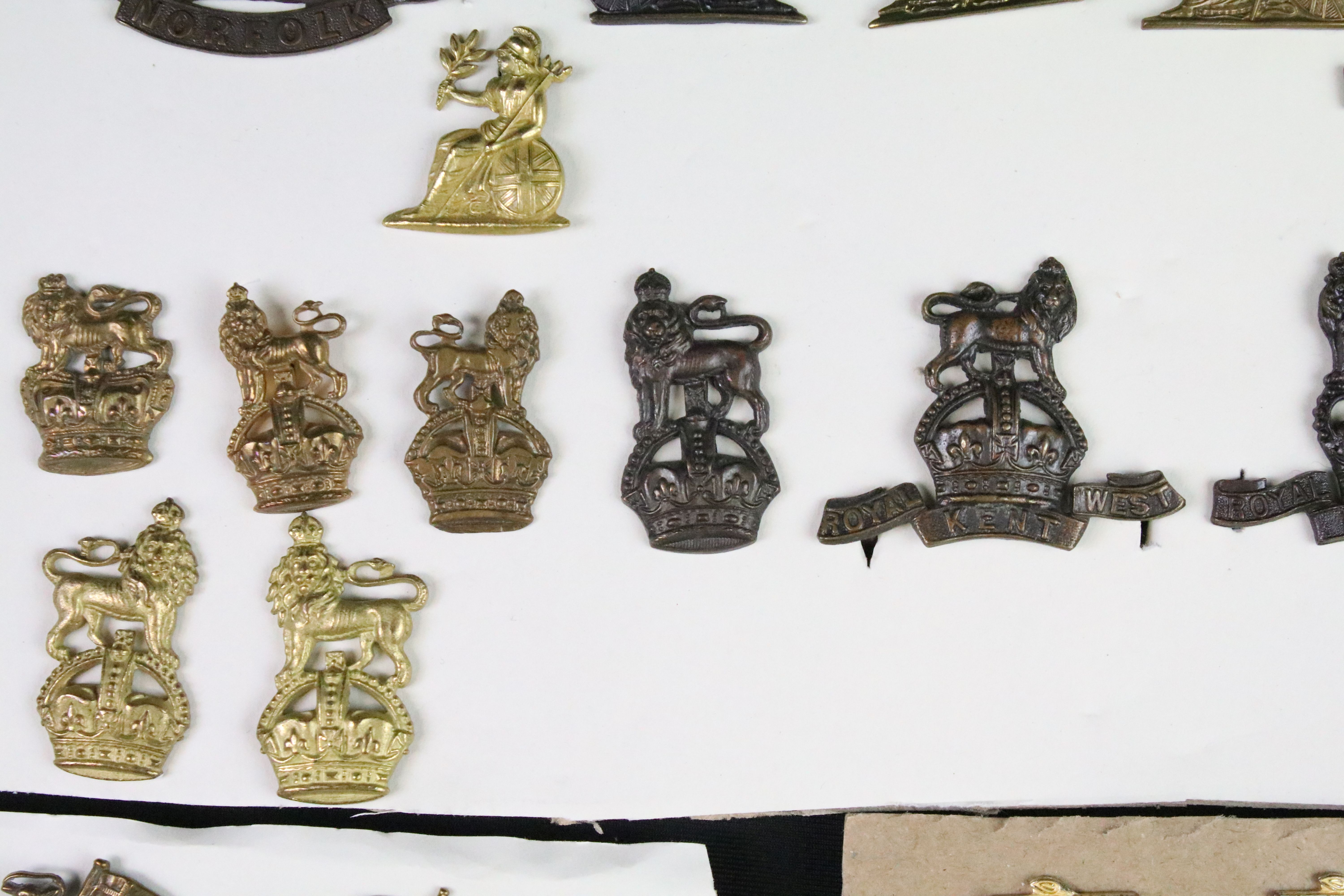 A collection of mainly British military cap and collar badges to include officers examples. - Image 6 of 18