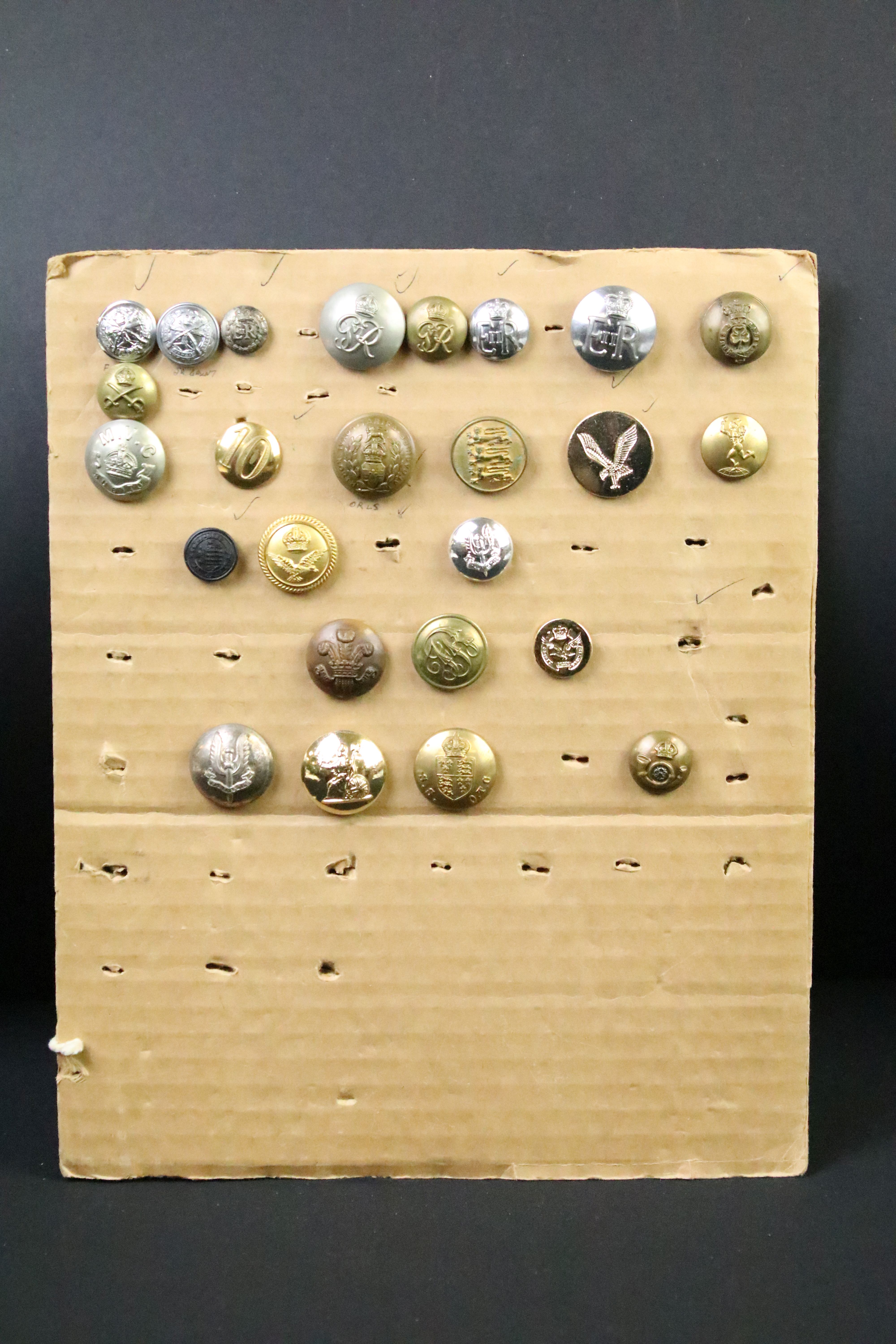 A collection of British Military Kings & Queens crown regimental buttons to include The Army - Image 6 of 15