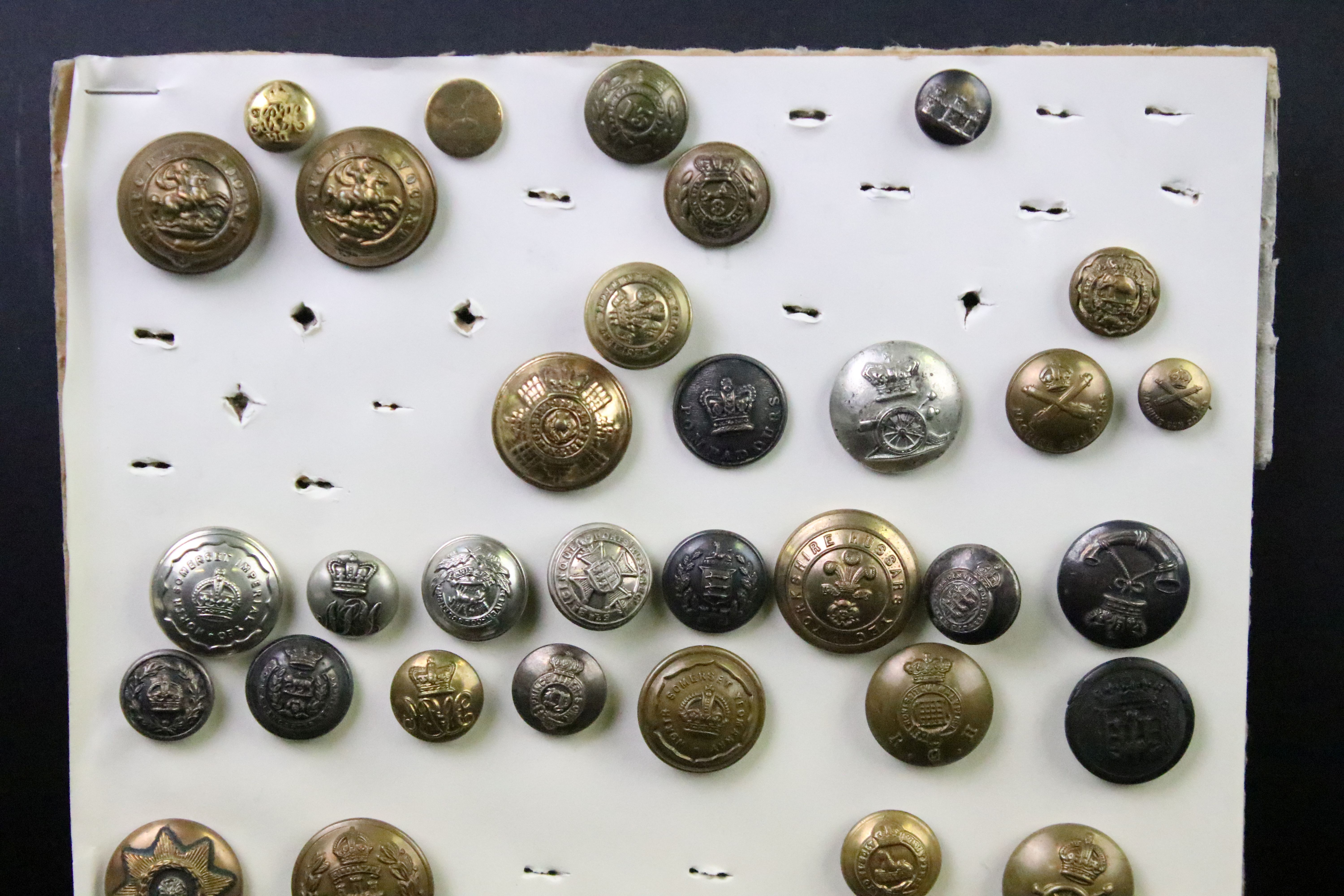 A collection of British Military Kings & Queens crown regimental buttons to include The Army - Image 13 of 15