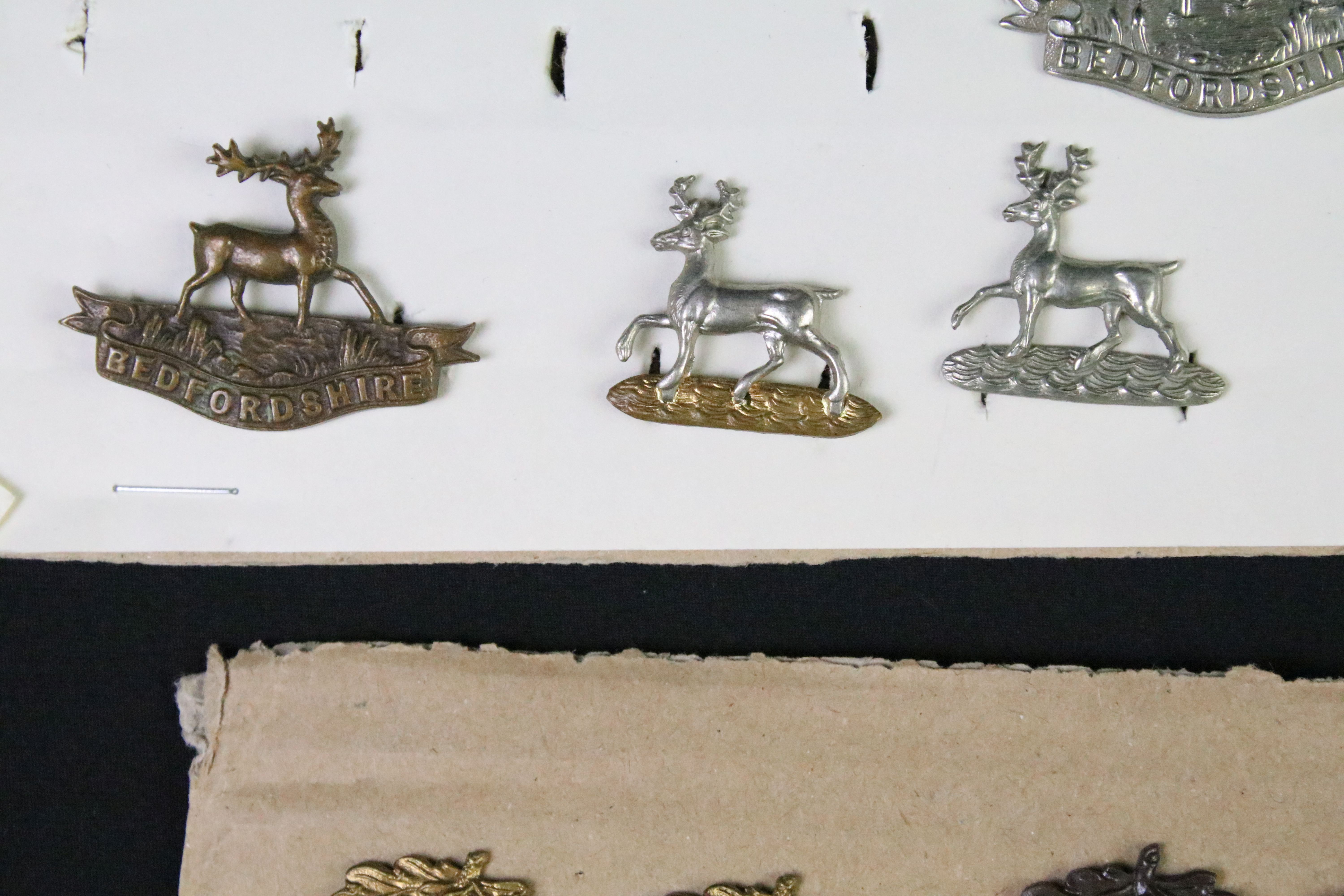 A collection of mainly British military cap and collar badges to include officers examples. - Image 4 of 18