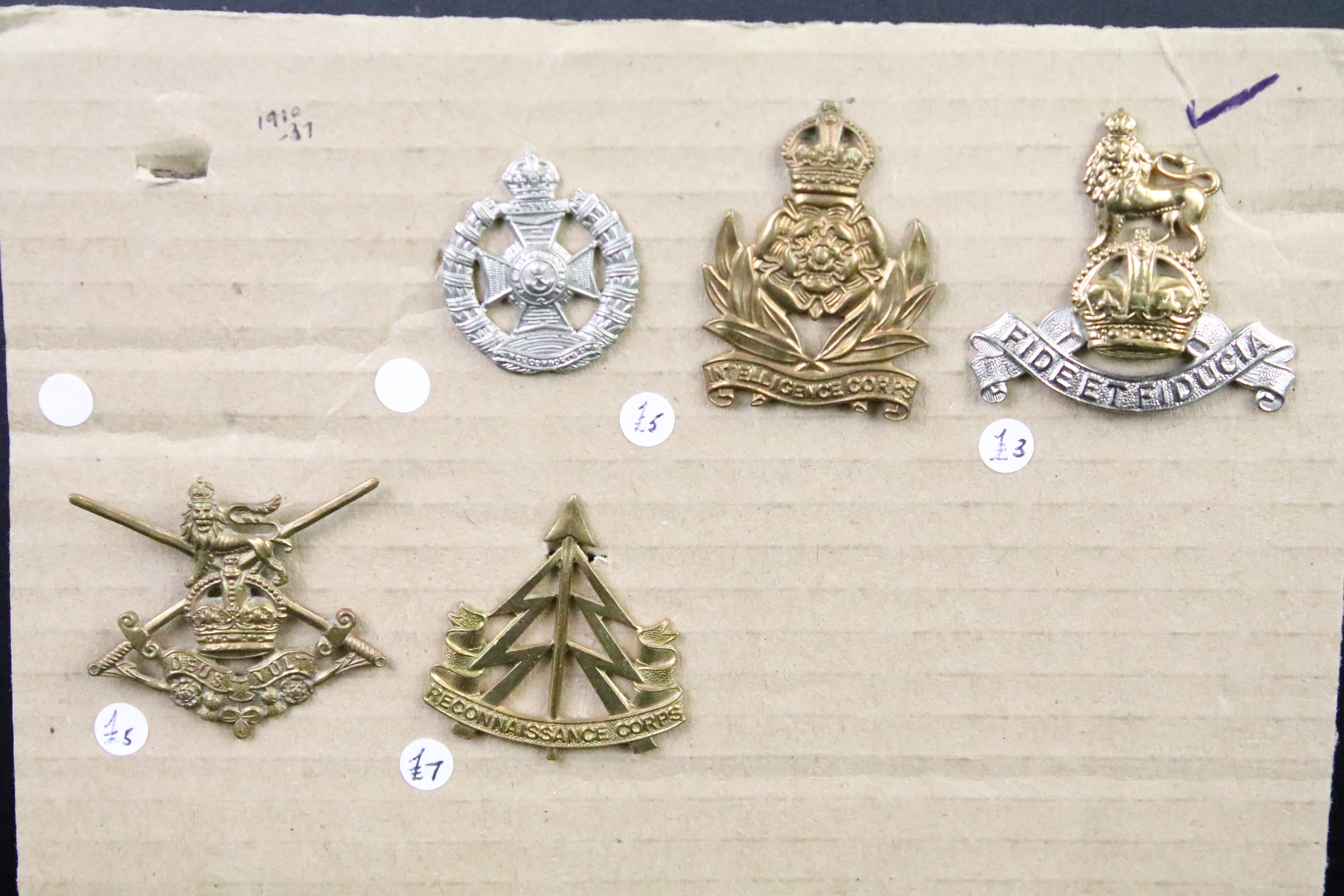 A collection of British military regimental cap and collar badges to include the King Somerset Light - Image 8 of 12