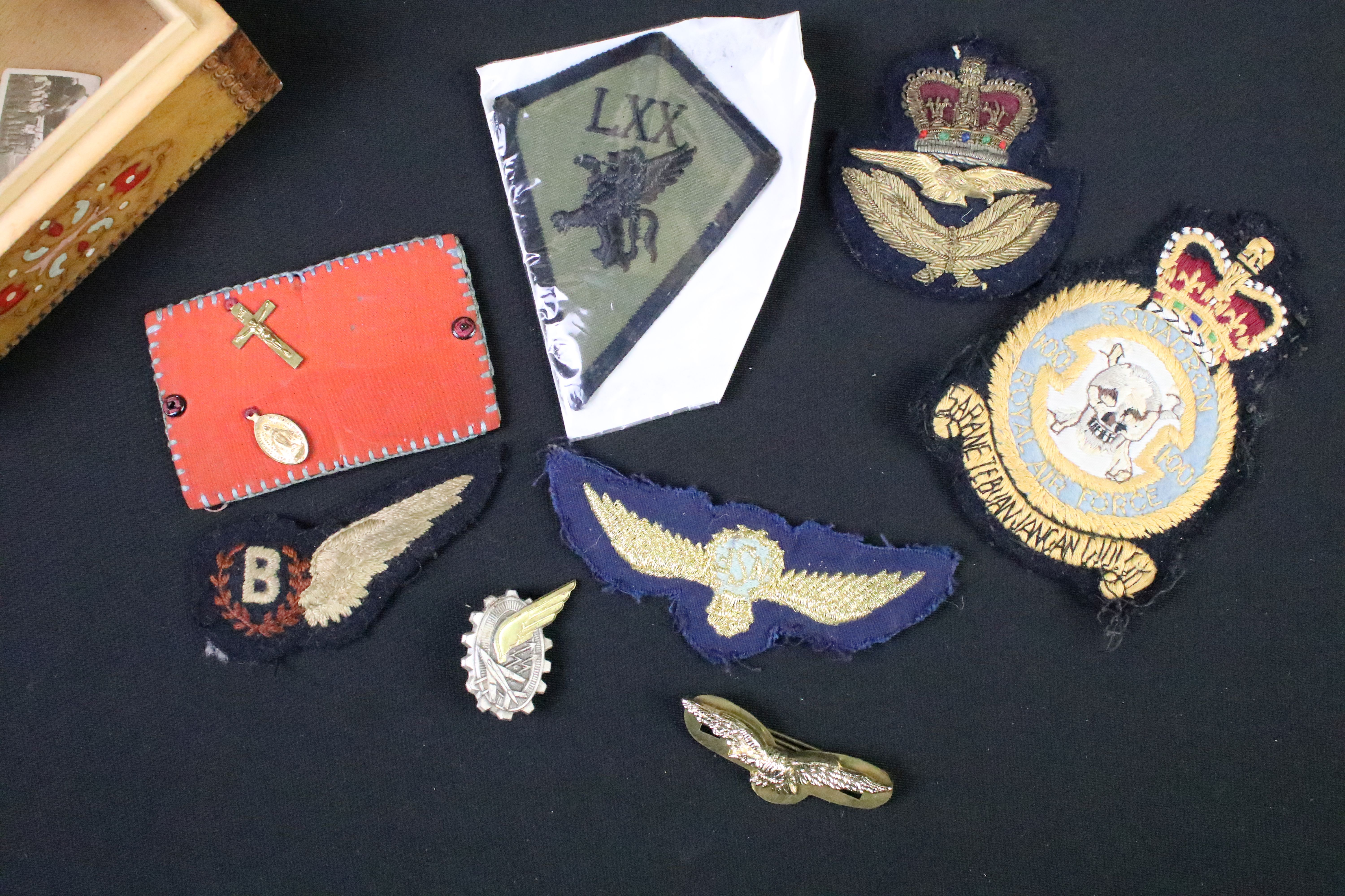 A collection of mainly British Royal Air Force cloth badges to include a bomber brevet. - Image 2 of 3