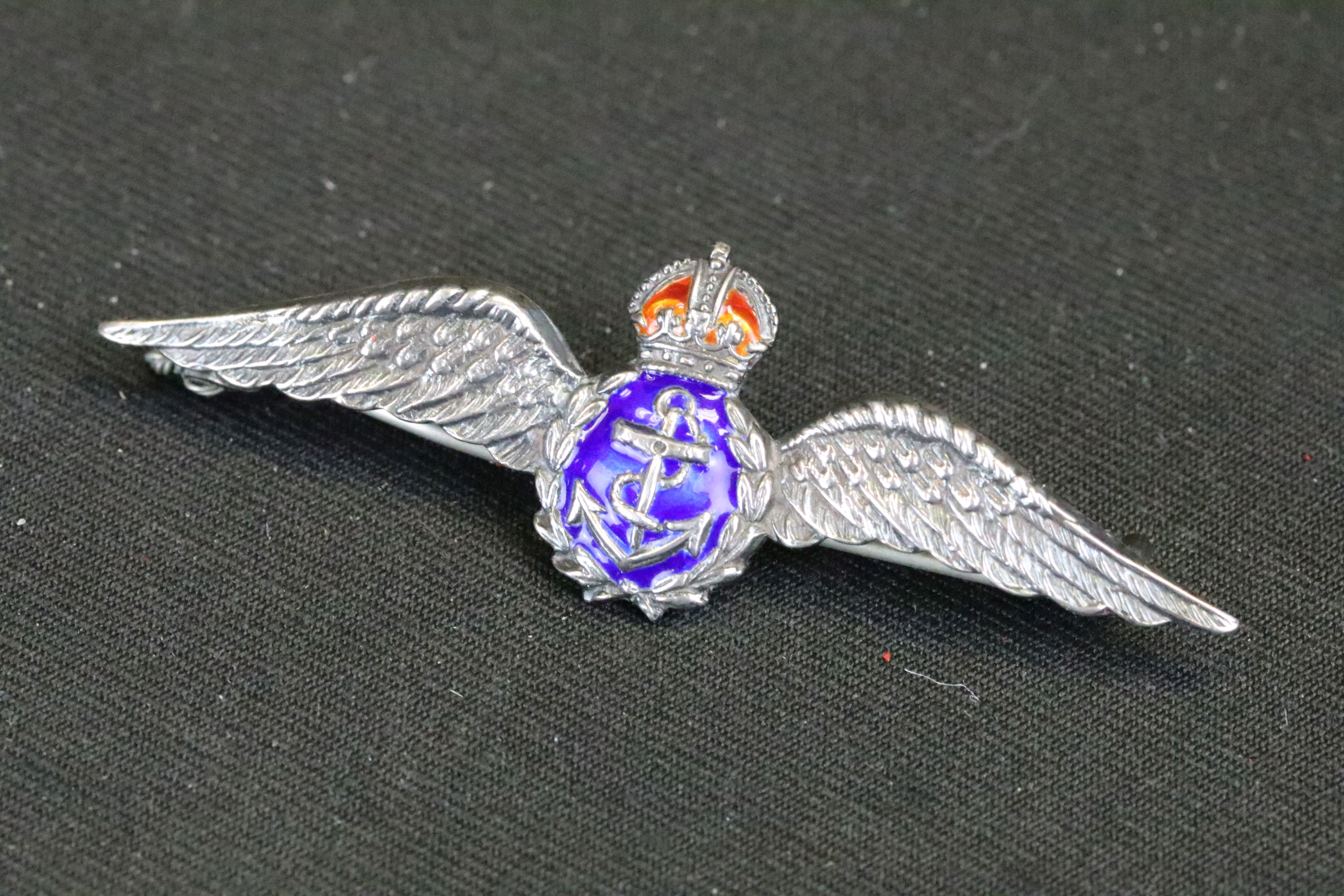 A small group of British World War Two era badges to include silver examples. - Image 6 of 9