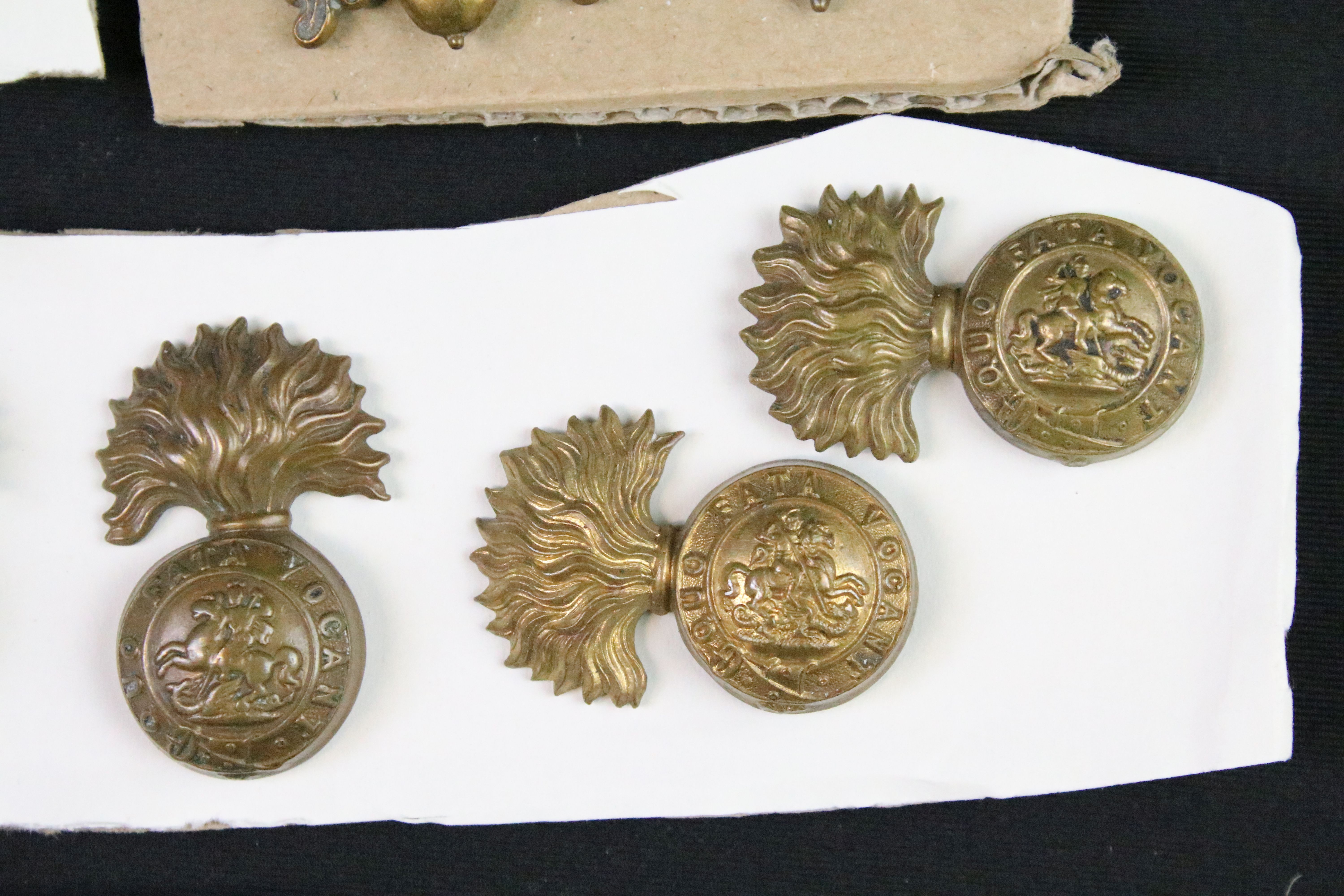 A collection of mainly British military cap and collar badges to include officers examples. - Image 16 of 18