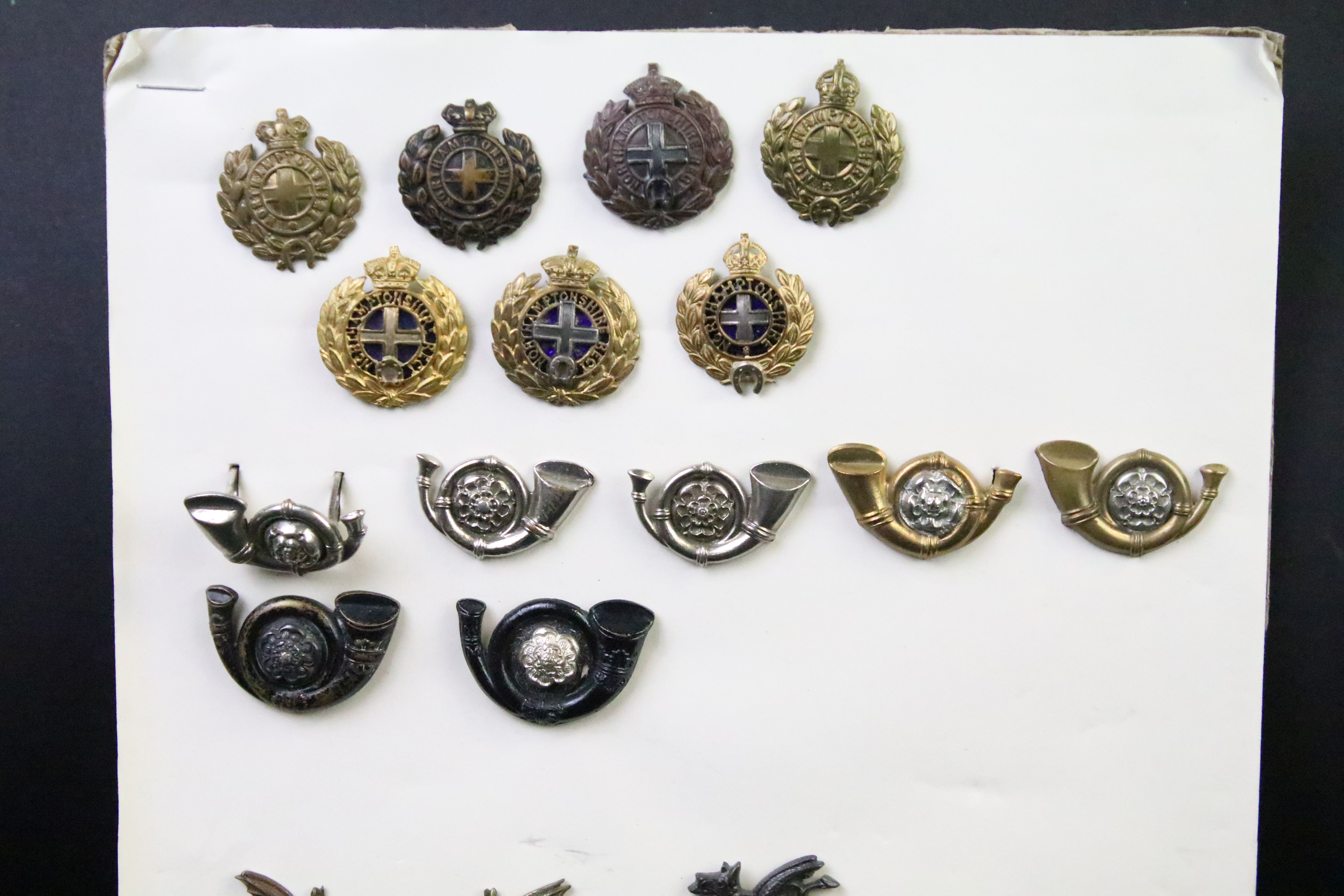 A collection of British military regimental cap and collar badges to include the King Somerset Light - Image 11 of 12