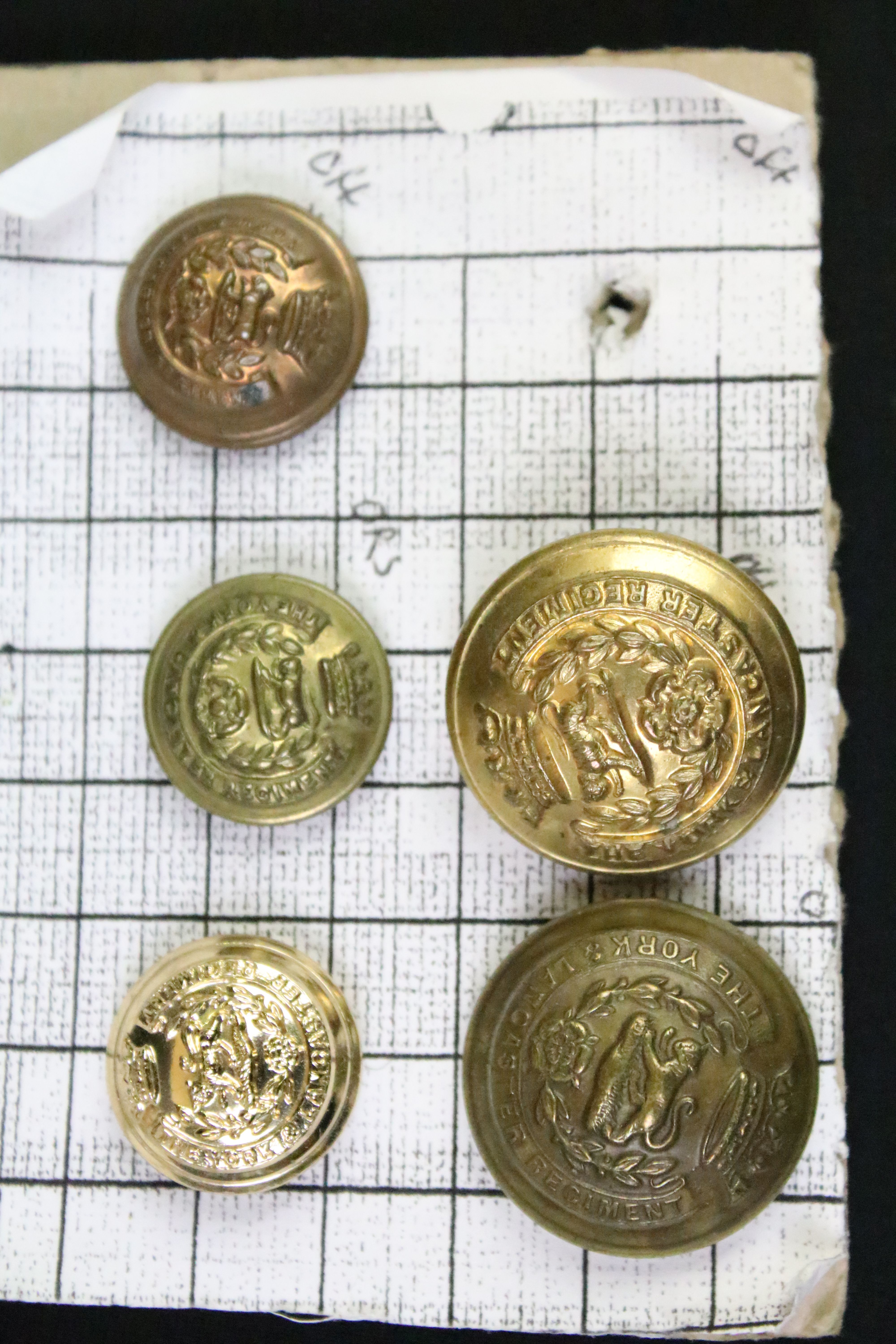 A collection of British and Commonwealth regimental buttons to include King Crown and Queens Crown - Image 5 of 14