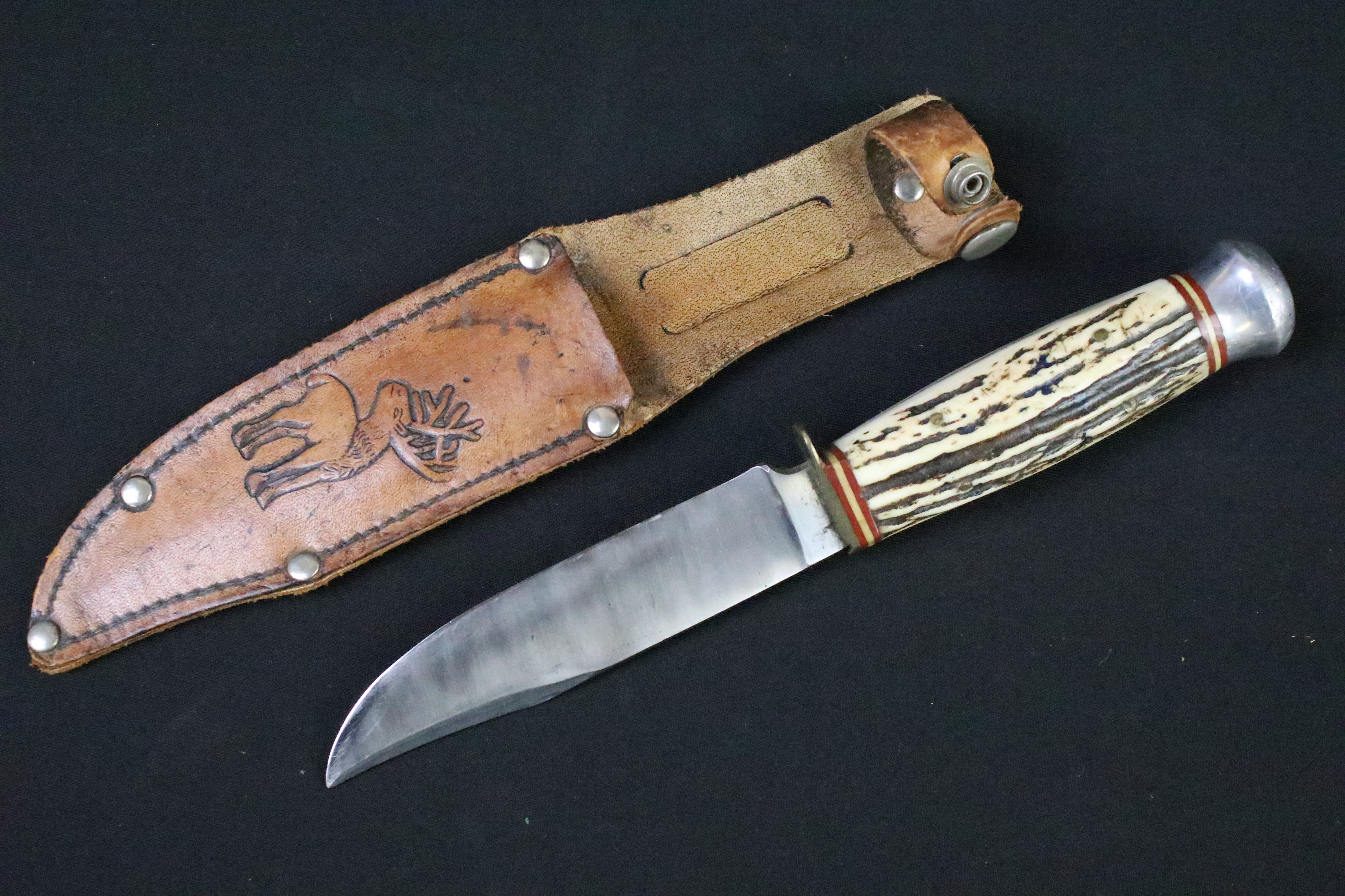 A collection of six vintage sheath knives to include a Milbro examples together with a small group - Image 6 of 12