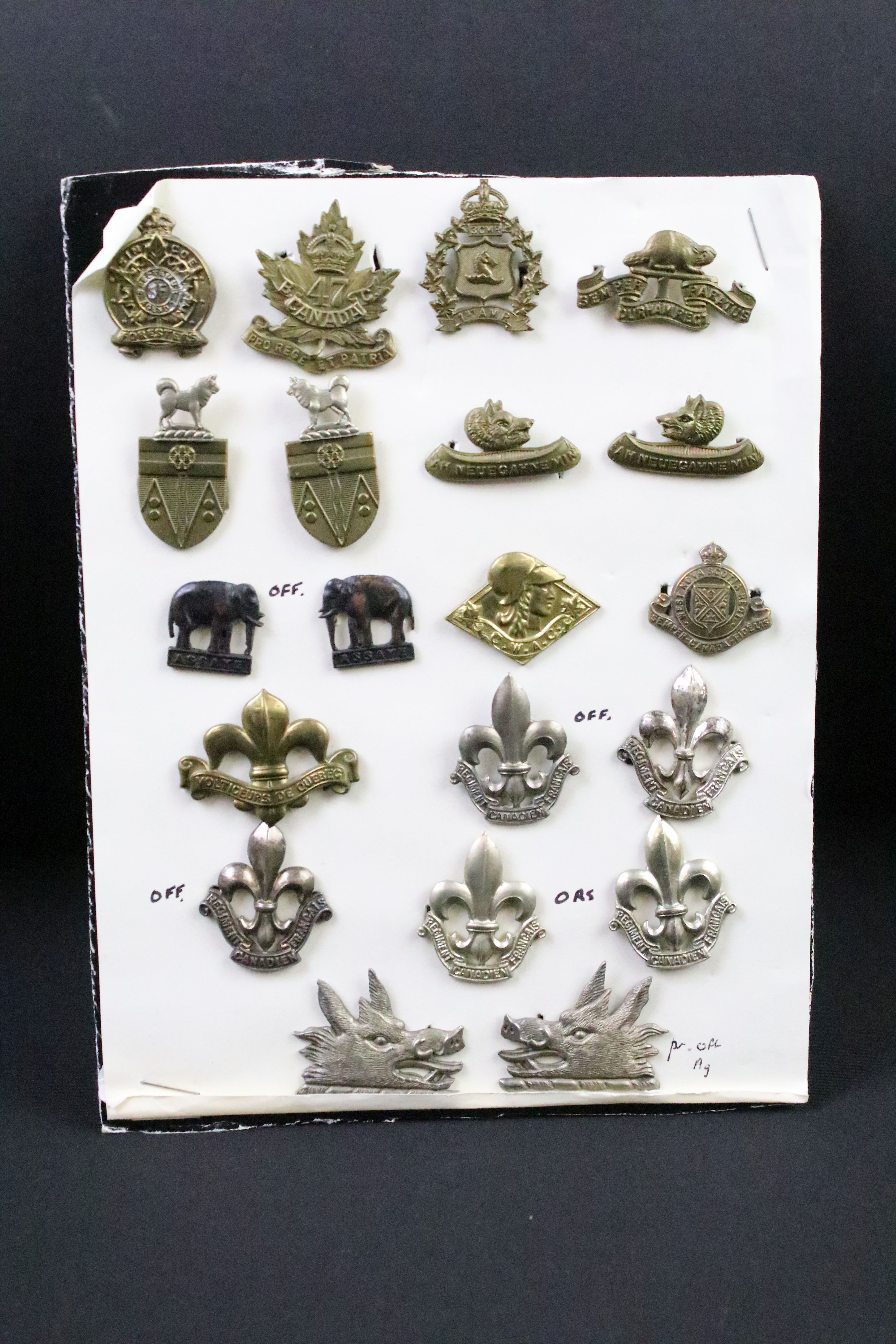 A collection of Canadian military collar badges to include World War Two King Crown issues, brass, - Image 6 of 8