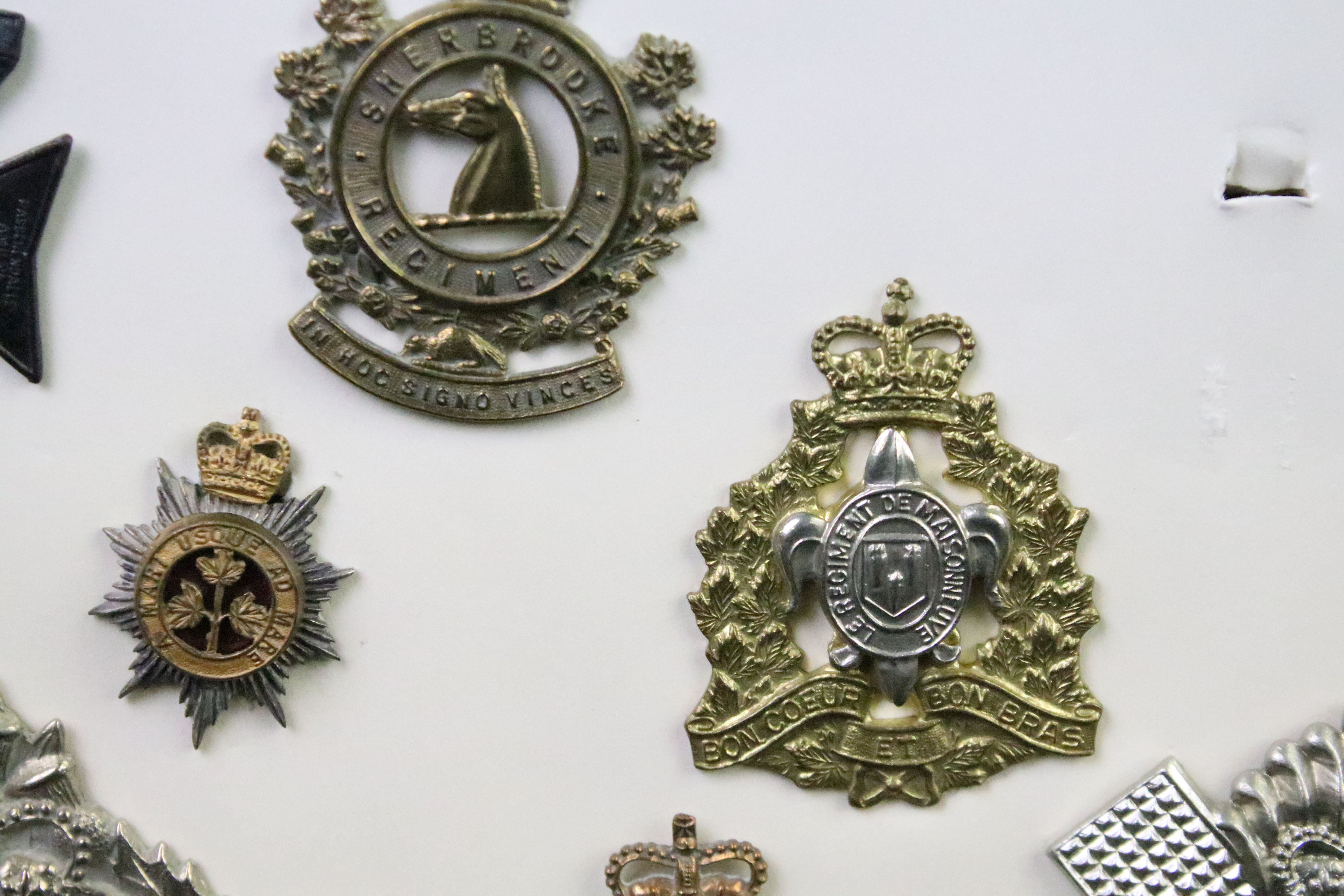 A collection of Canadian Military Queens crown cap badges to include The Canadian Officers - Image 5 of 6