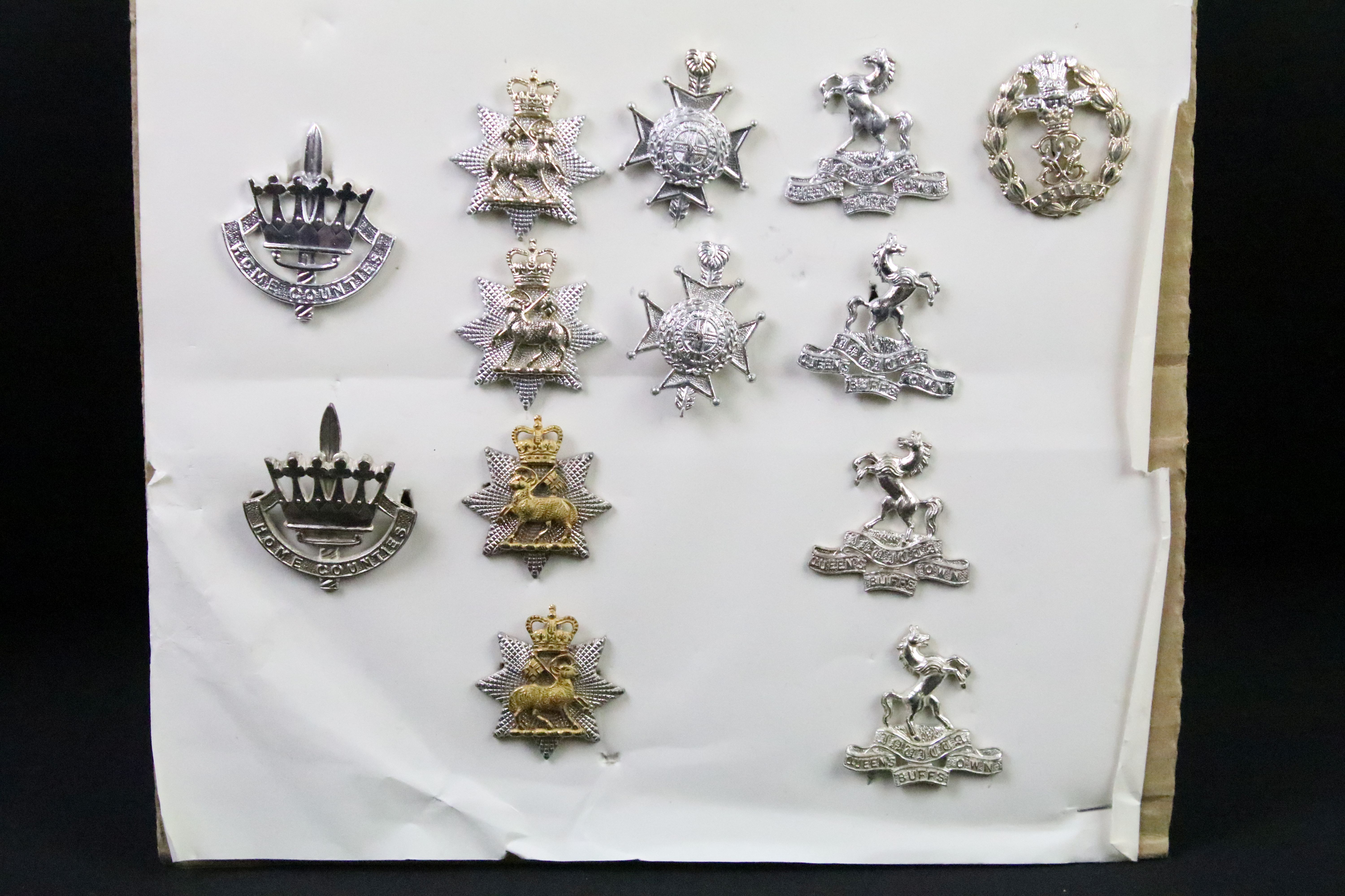A collection of British military regimental cap and collar badges to include the Somerset Light - Image 10 of 13