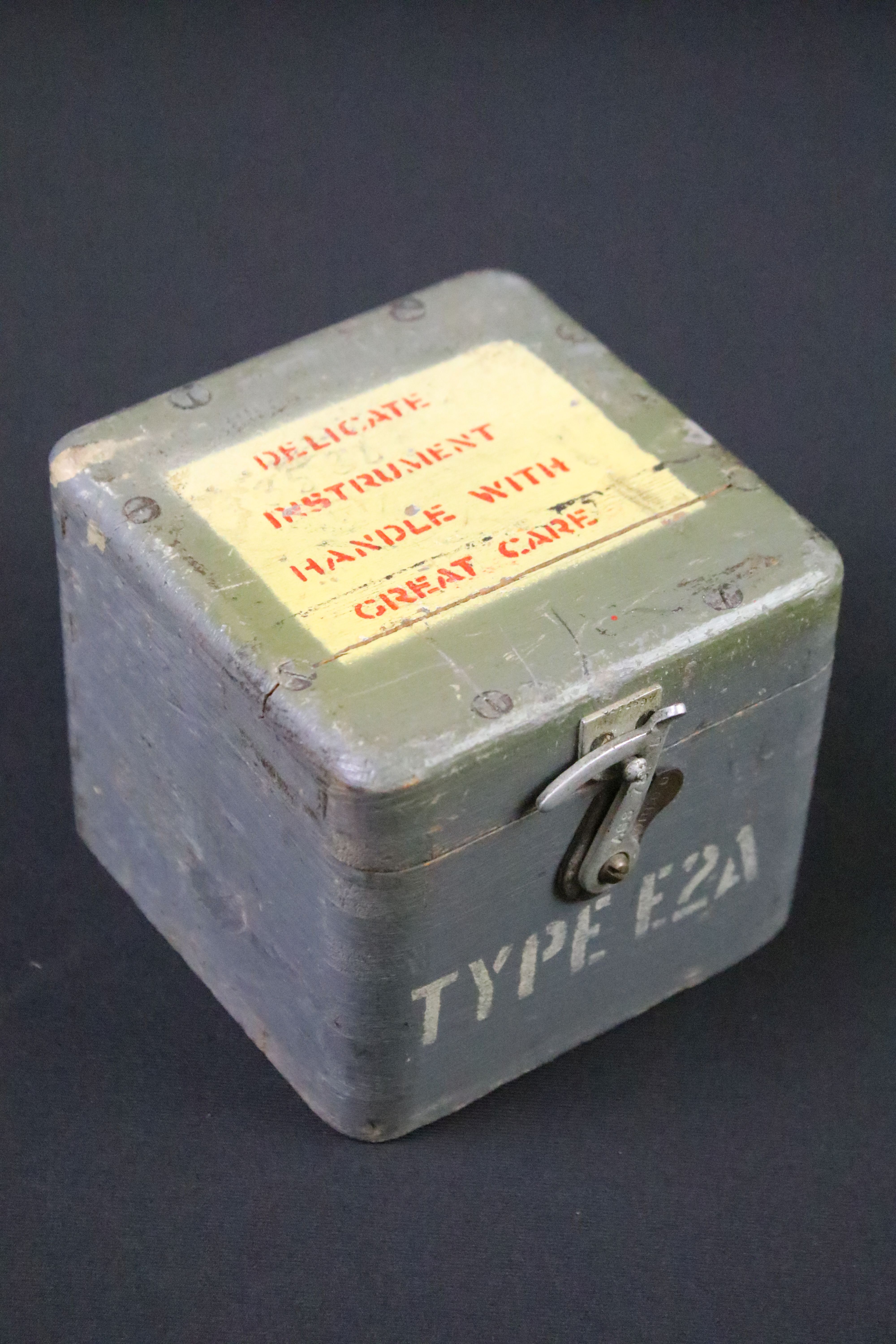 A British military issued RAF / Air Ministry aircraft Type E2A compass within fitted wooden box. - Image 4 of 4