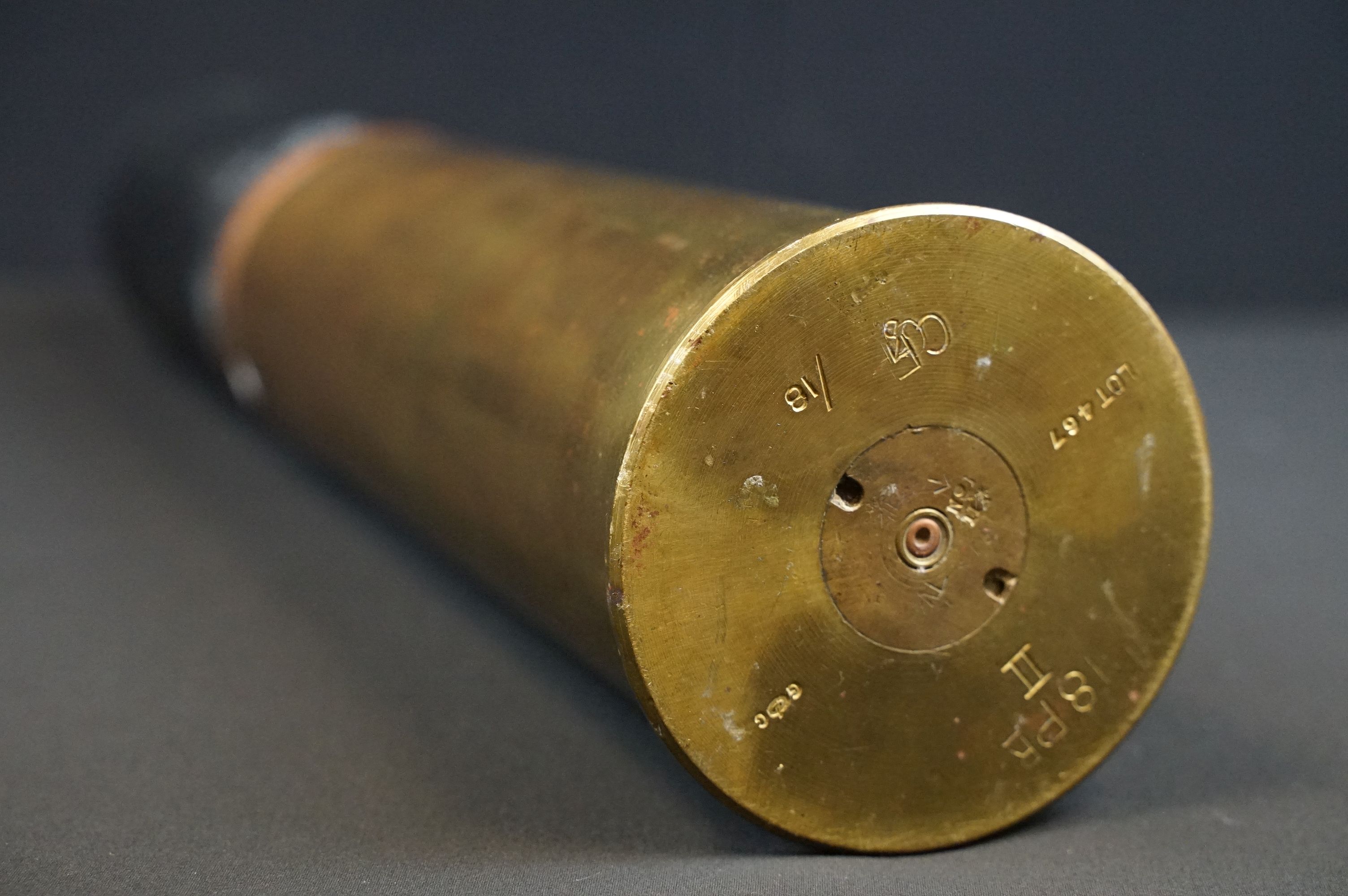 An 18lb shell brass shell case complete with fuse end. - Image 4 of 6