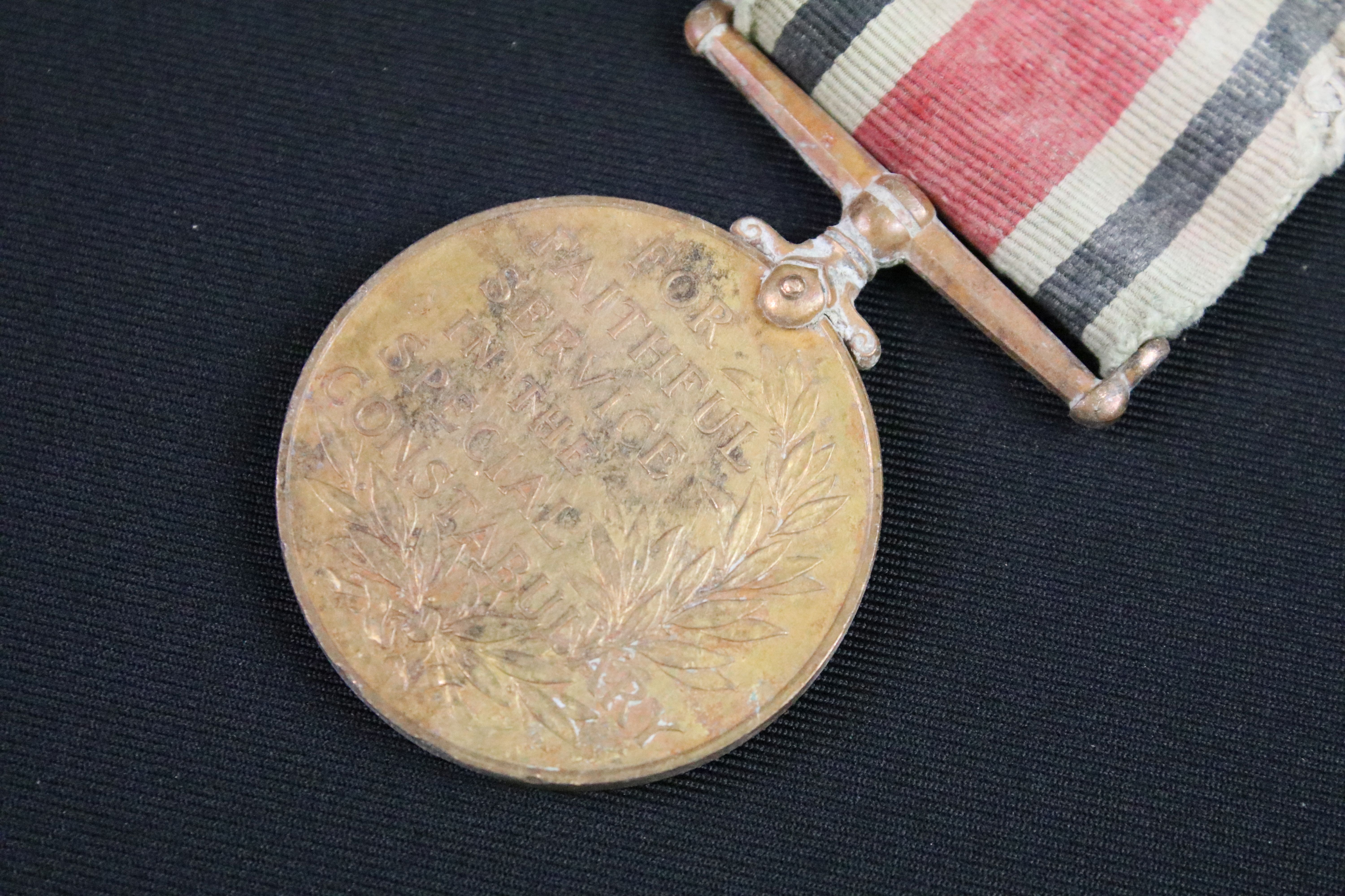 A small group of mixed militaria to include British full size World War One medals, Special - Image 9 of 17